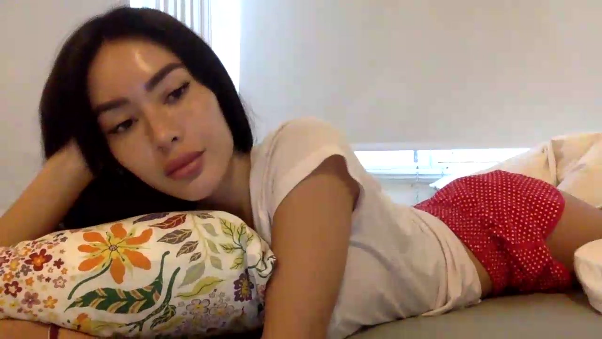 Gallery image thumbnail from Miss_emiko's myfreecams stream on, 08/12/2026, 15:58 image 3 of 20