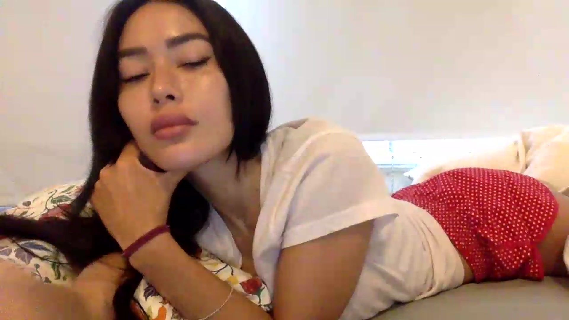 Gallery image thumbnail from Miss_emiko's myfreecams stream on, 08/12/2026, 15:58 image 10 of 20