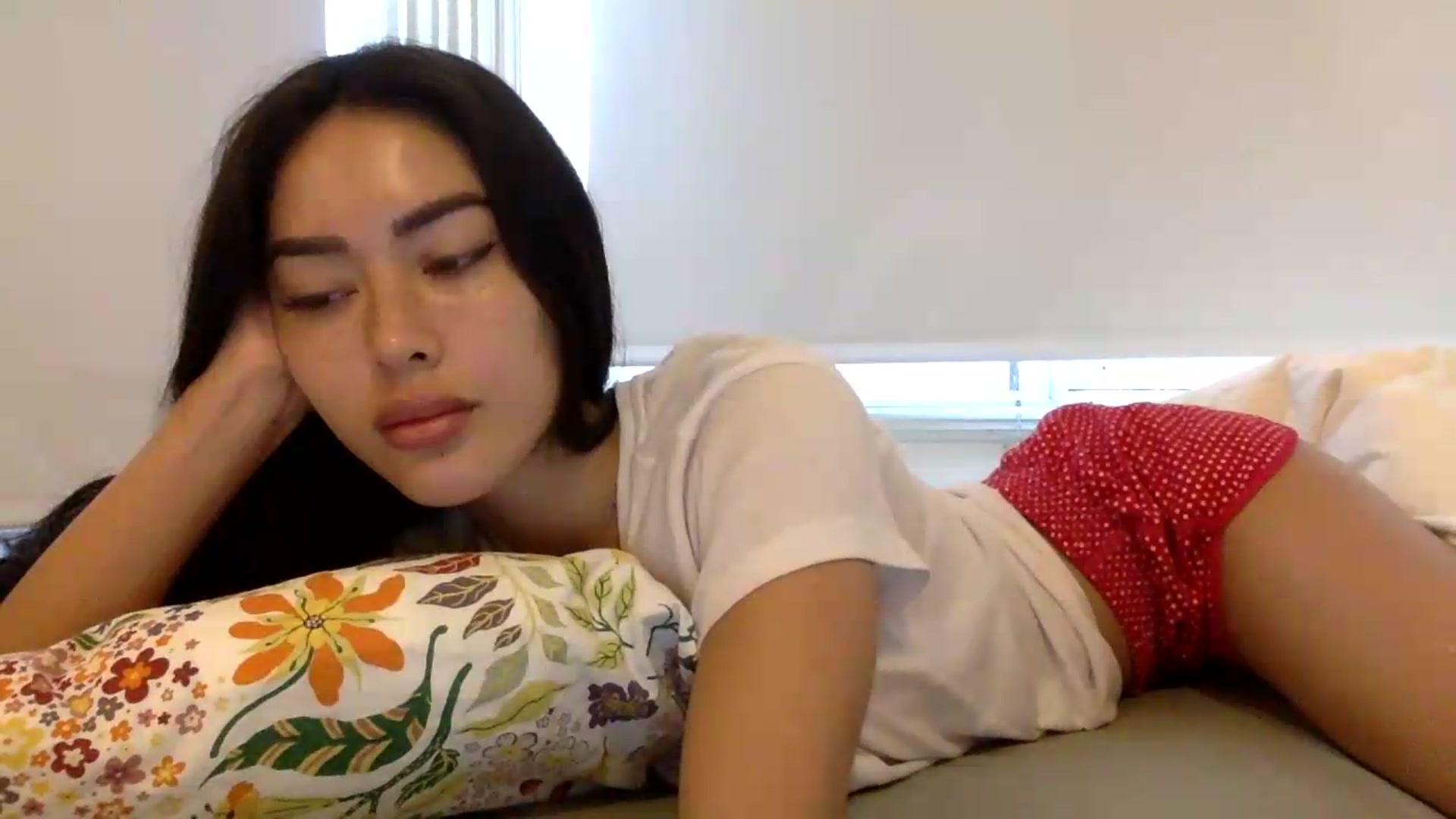 Gallery image thumbnail from Miss_emiko's myfreecams stream on, 08/12/2026, 15:58 image 13 of 20