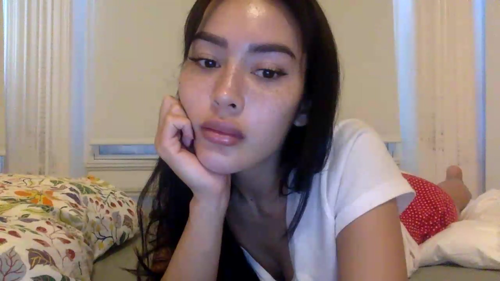Gallery image thumbnail from Miss_emiko's myfreecams stream on, 08/12/2026, 18:25 image 13 of 20