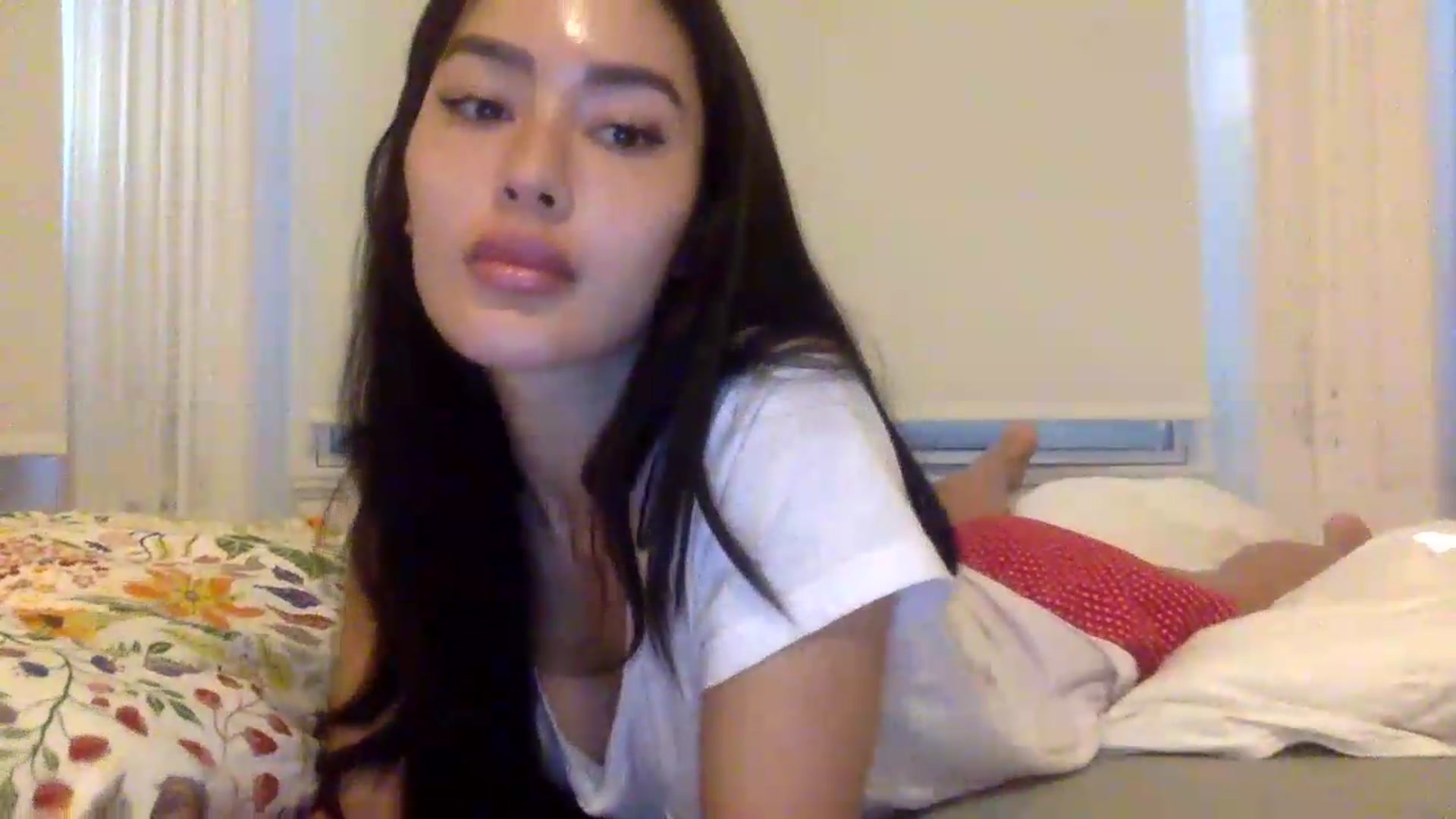 Gallery image thumbnail from Miss_emiko's myfreecams stream on, 08/12/2026, 18:25 image 5 of 20