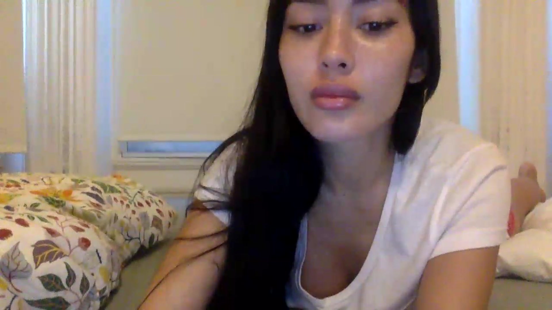 Gallery image thumbnail from Miss_emiko's myfreecams stream on, 08/12/2026, 18:25 image 16 of 20