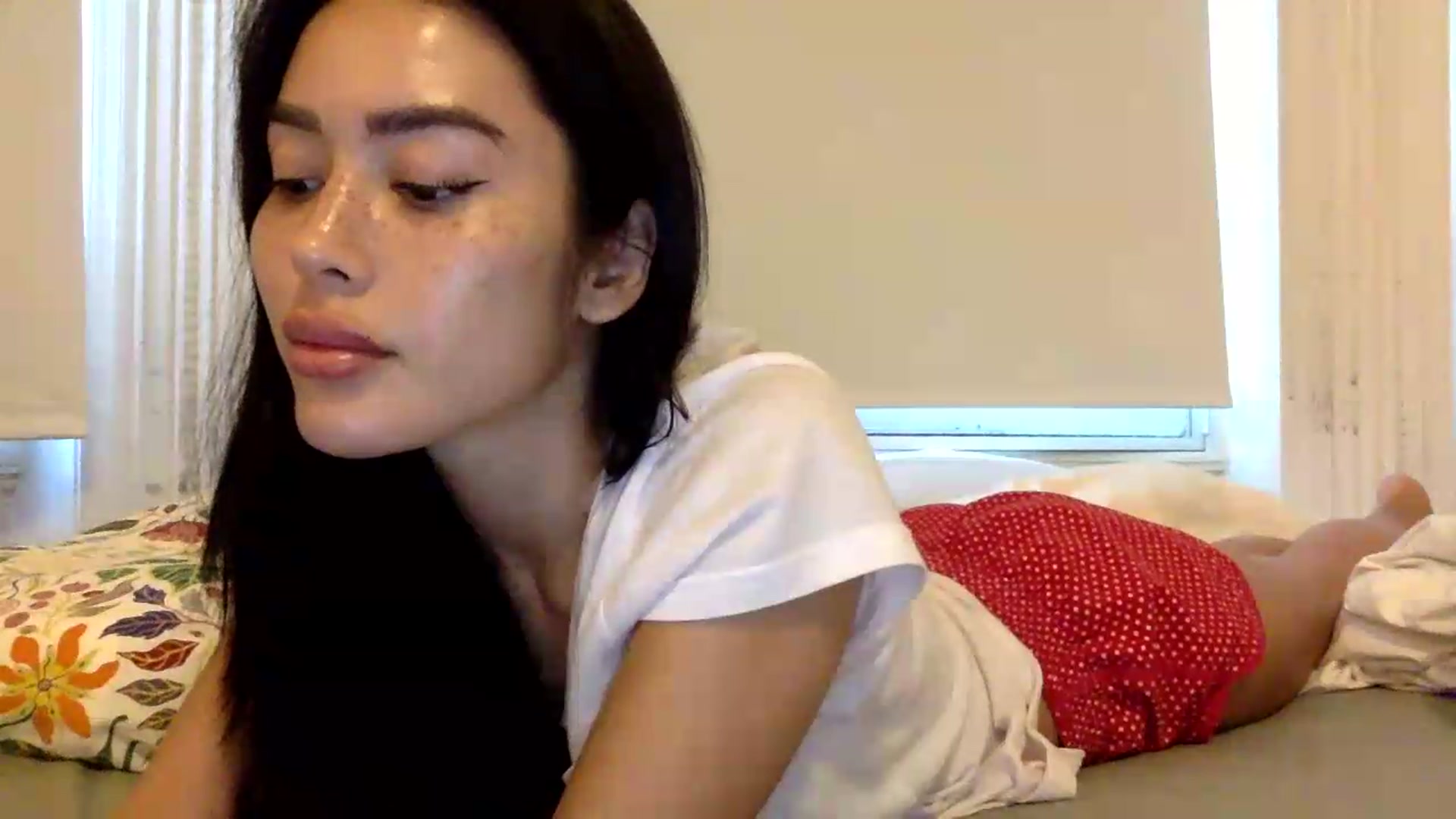 Gallery image thumbnail from Miss_emiko's myfreecams stream on, 08/12/2026, 19:06 image 12 of 20