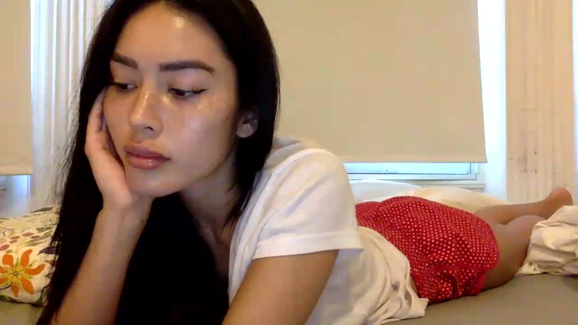 Gallery image thumbnail from Miss_emiko's myfreecams stream on, 08/12/2026, 19:06 image 17 of 20