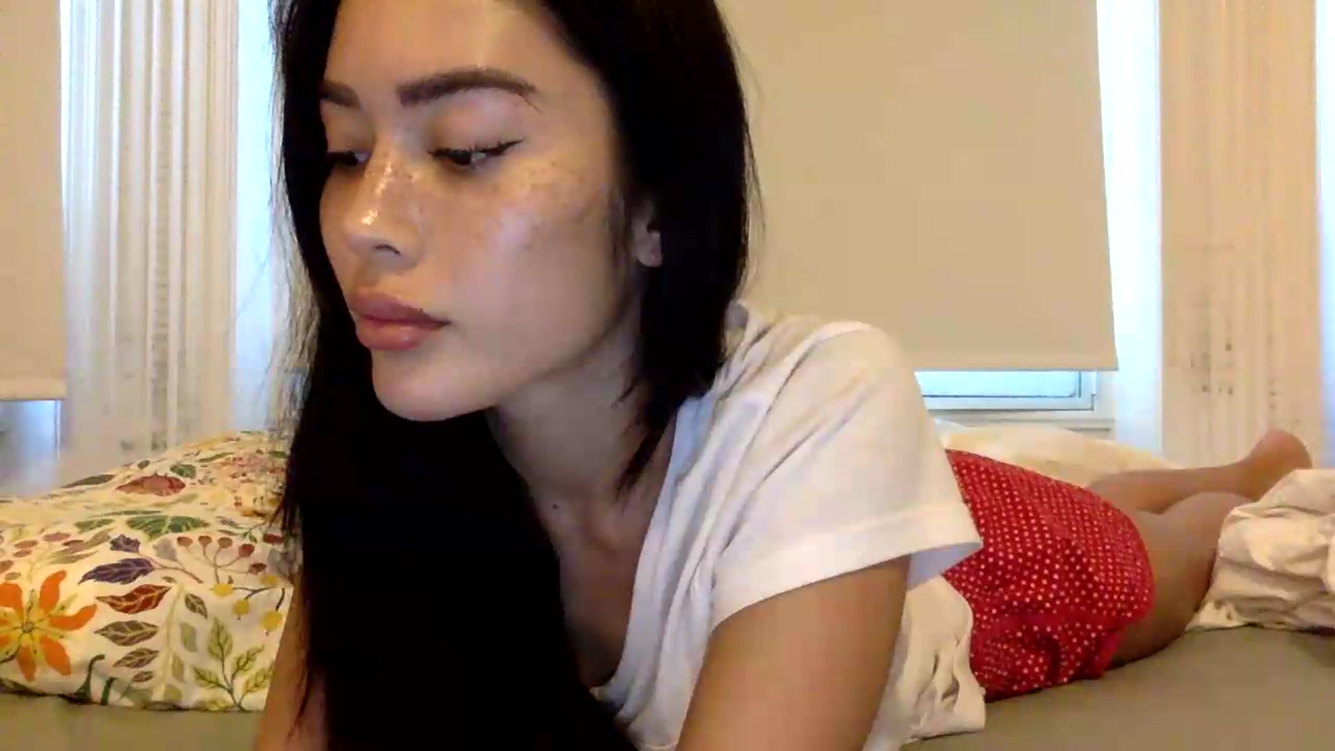 Gallery image thumbnail from Miss_emiko's myfreecams stream on, 08/12/2026, 19:06 image 20 of 20