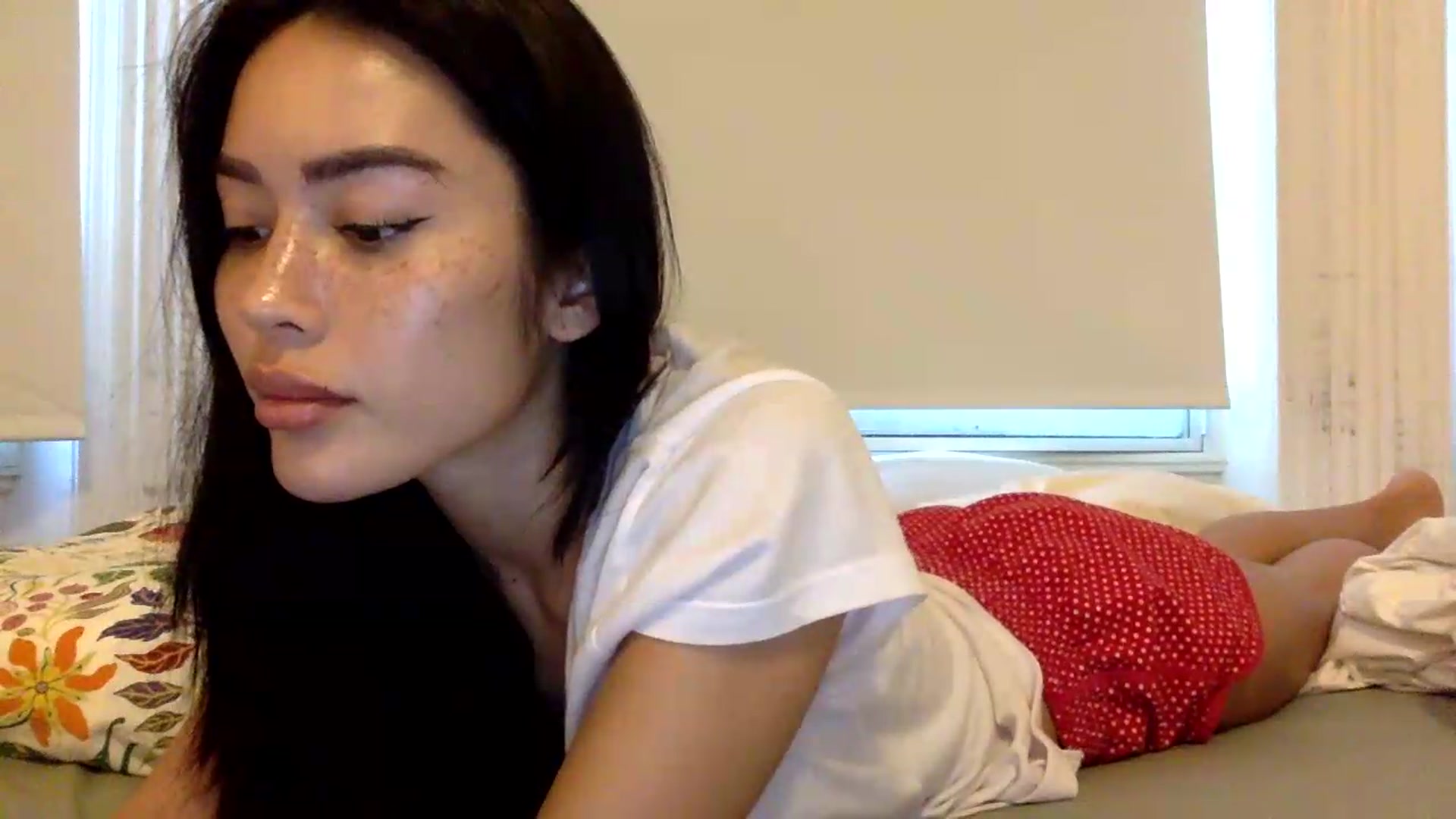 Gallery image thumbnail from Miss_emiko's myfreecams stream on, 08/12/2026, 19:06 image 15 of 20