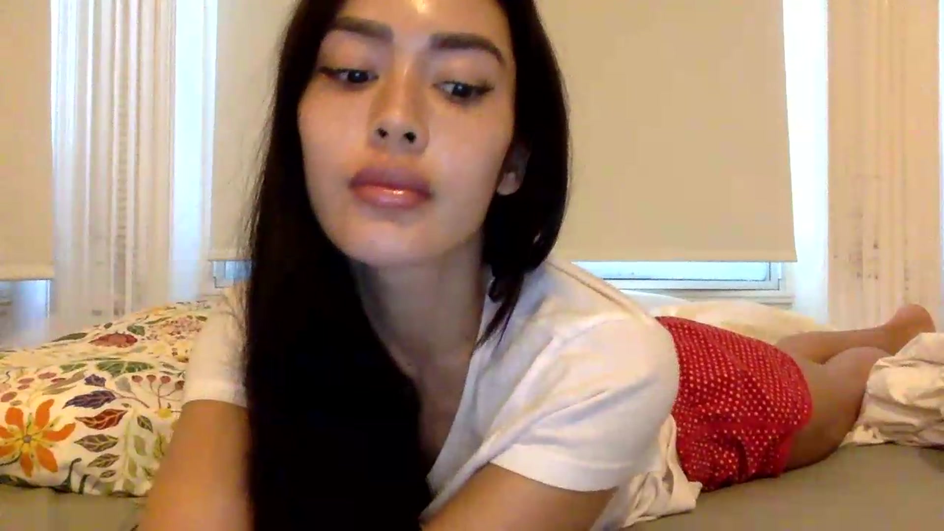 Gallery image thumbnail from Miss_emiko's myfreecams stream on, 08/12/2026, 19:06 image 18 of 20