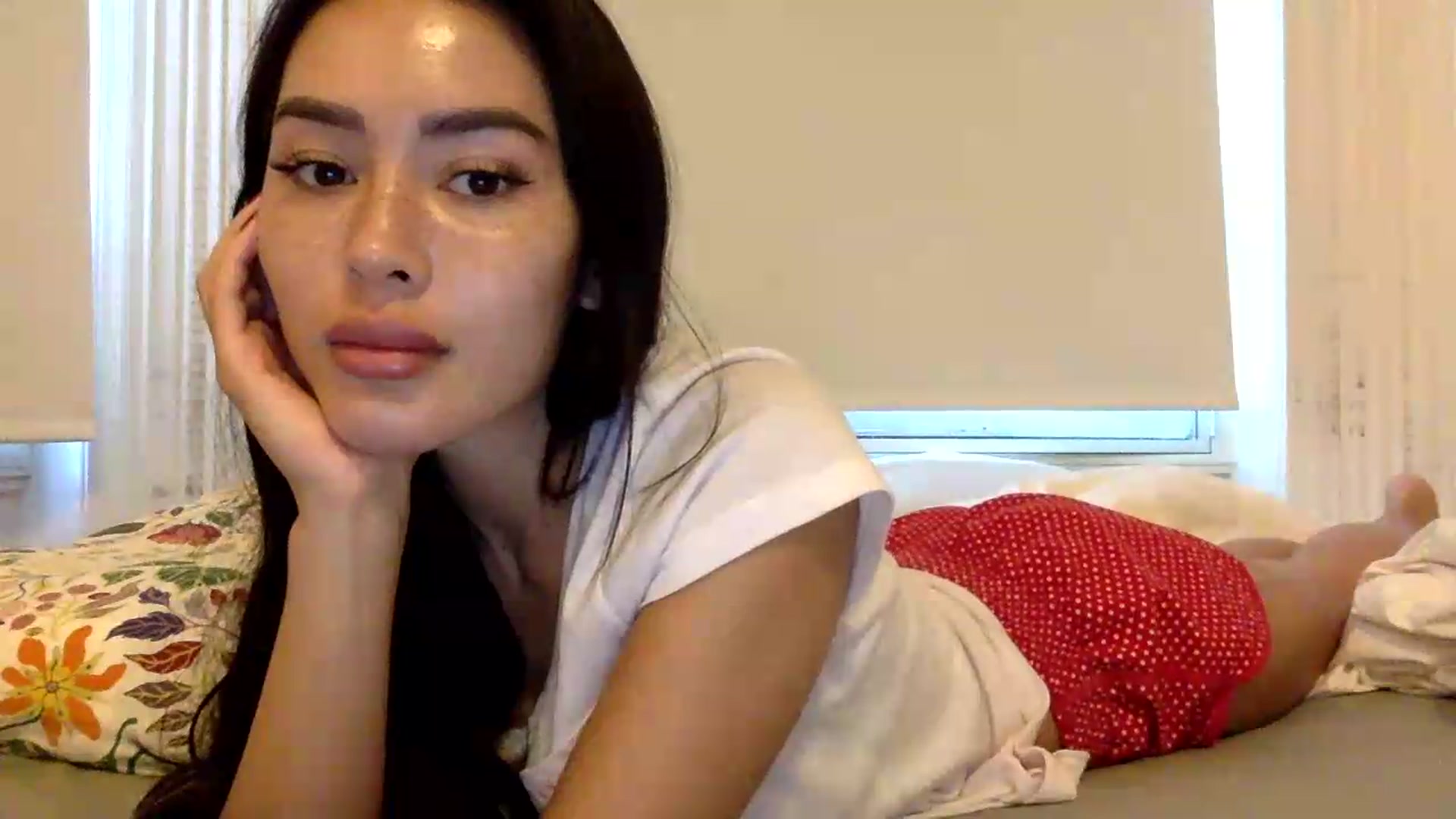 Gallery image thumbnail from Miss_emiko's myfreecams stream on, 08/12/2026, 19:06 image 7 of 20