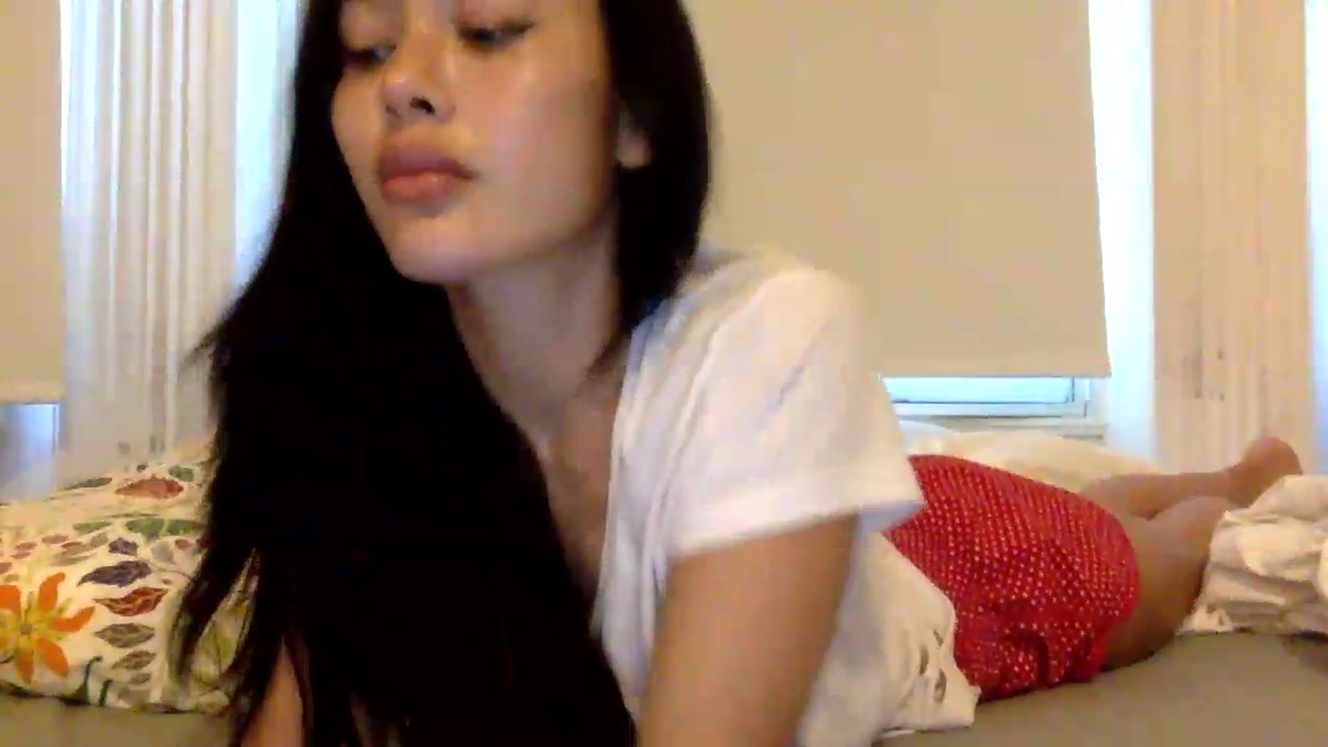 Gallery image thumbnail from Miss_emiko's myfreecams stream on, 08/12/2026, 19:06 image 19 of 20