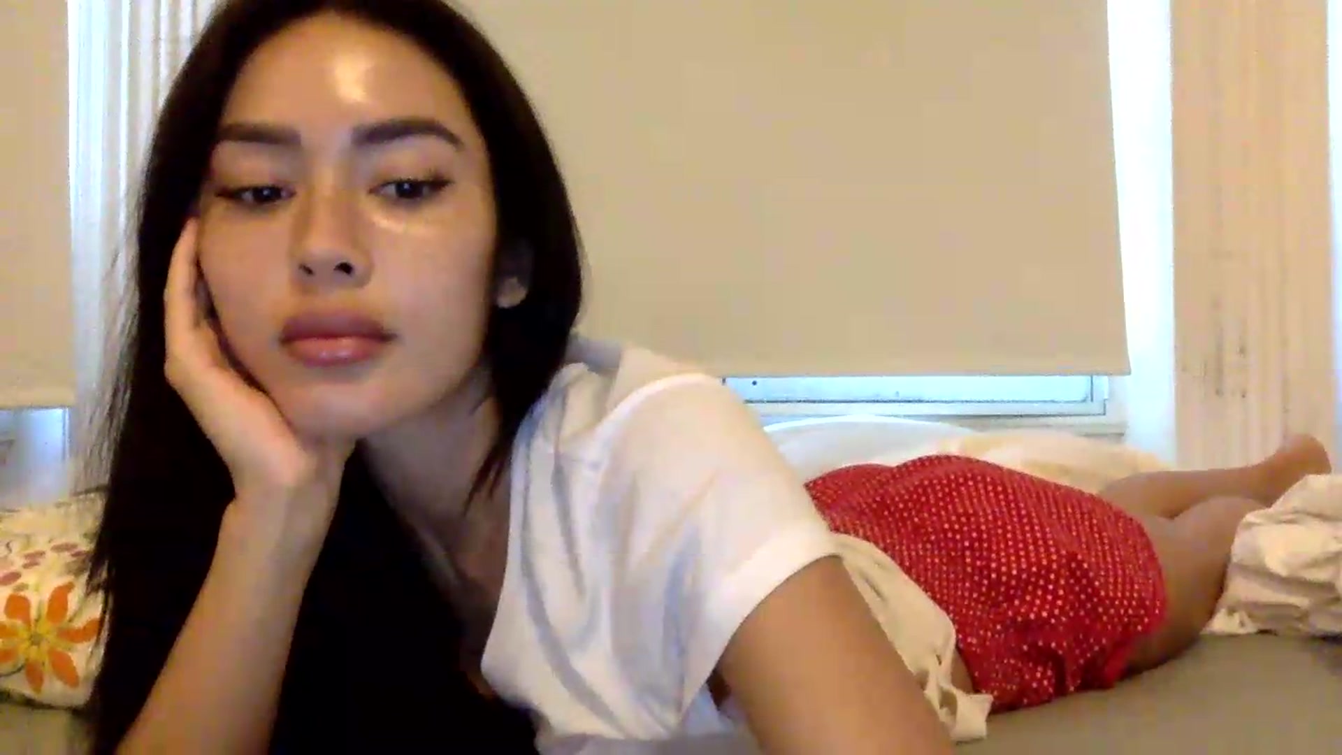 Gallery image thumbnail from Miss_emiko's myfreecams stream on, 08/12/2026, 19:06 image 16 of 20