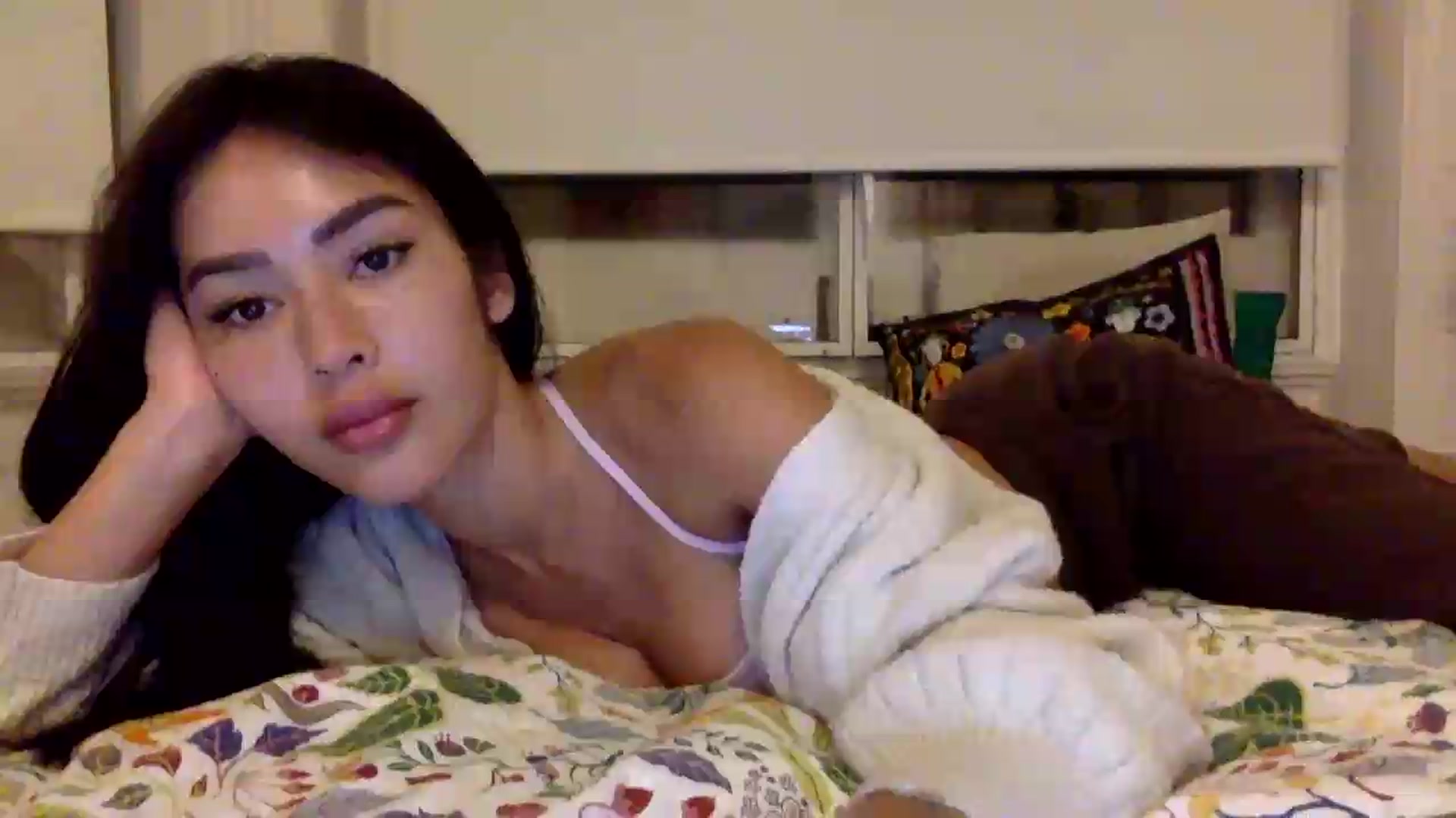 Gallery image thumbnail from Miss_emiko's myfreecams stream on, 08/19/2026, 23:39 image 13 of 20