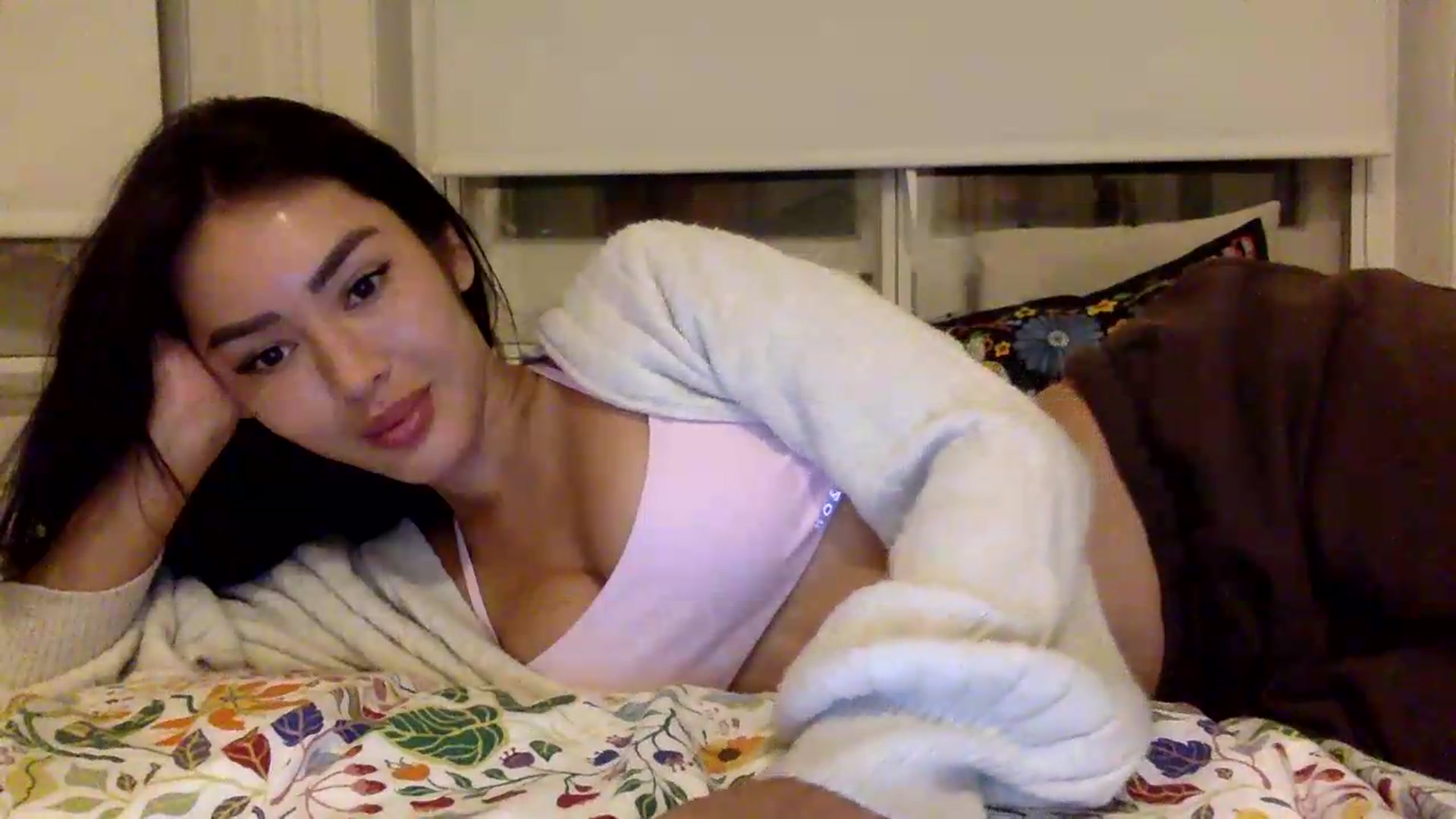 Gallery image thumbnail from Miss_emiko's myfreecams stream on, 08/19/2026, 23:39 image 5 of 20