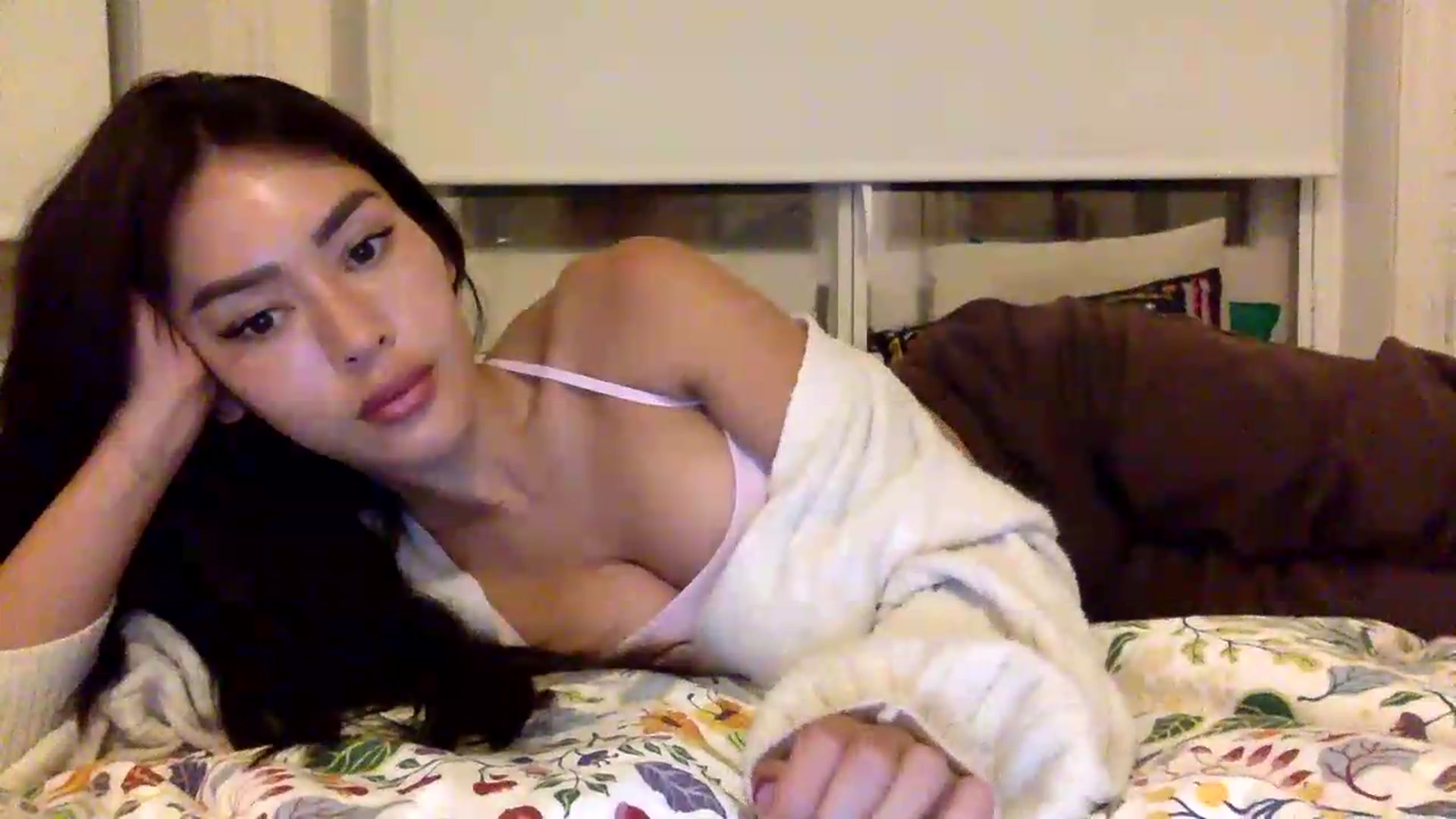 Gallery image thumbnail from Miss_emiko's myfreecams stream on, 08/19/2026, 23:39 image 20 of 20