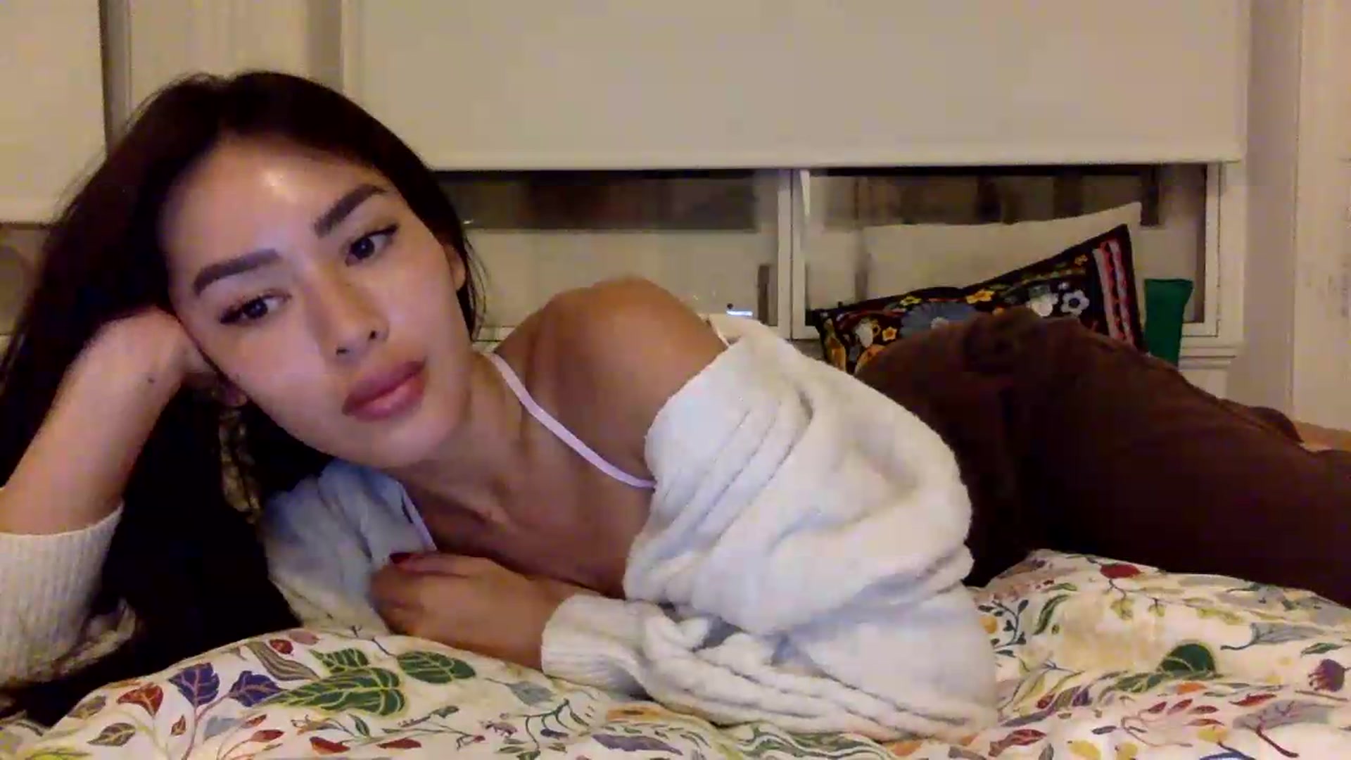 Gallery image thumbnail from Miss_emiko's myfreecams stream on, 08/19/2026, 23:39 image 12 of 20