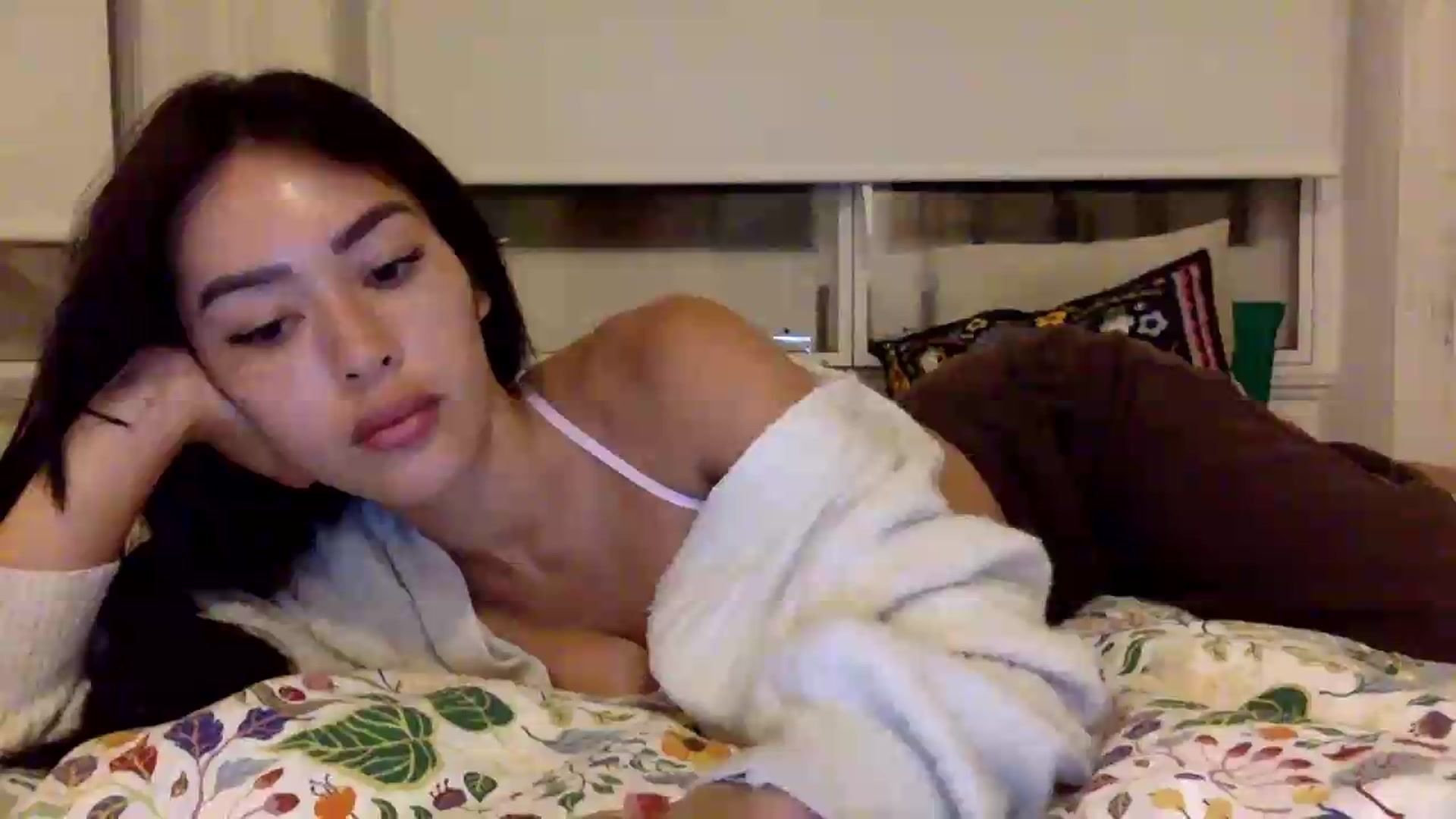 Gallery image thumbnail from Miss_emiko's myfreecams stream on, 08/19/2026, 23:39 image 15 of 20