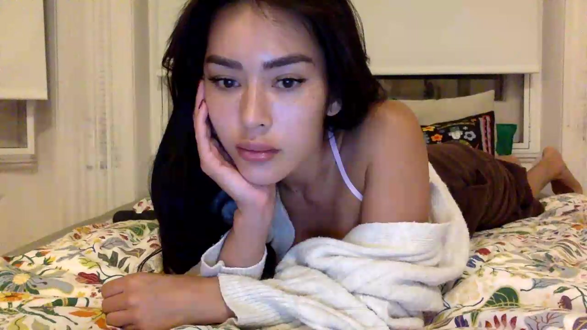 Gallery image thumbnail from Miss_emiko's myfreecams stream on, 08/19/2026, 23:39 image 17 of 20
