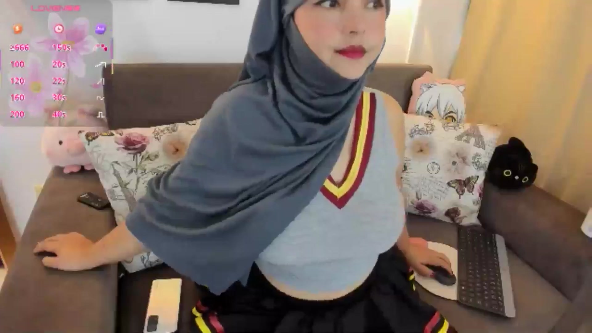 Gallery image thumbnail from Miss_liah's myfreecams stream on, 10/25/2025, 15:51 image 7 of 20
