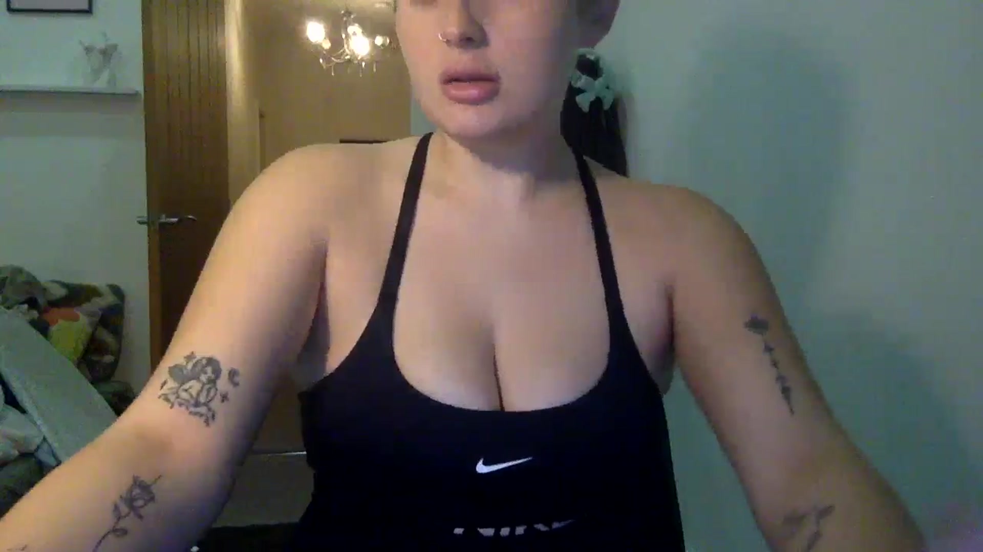 Gallery image thumbnail from Miss_meow's myfreecams stream on, 09/04/2024, 19:43 image 12 of 20