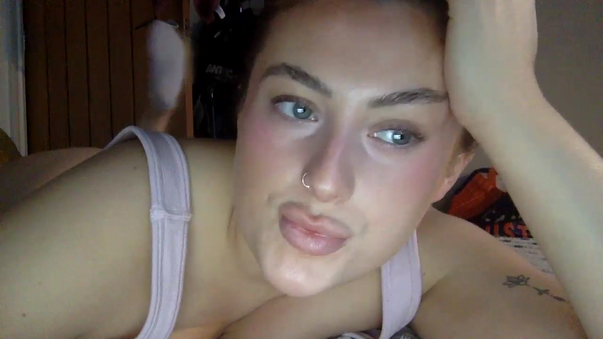 Gallery image thumbnail from Miss_meow's myfreecams stream on, 10/08/2024, 17:44 image 8 of 20