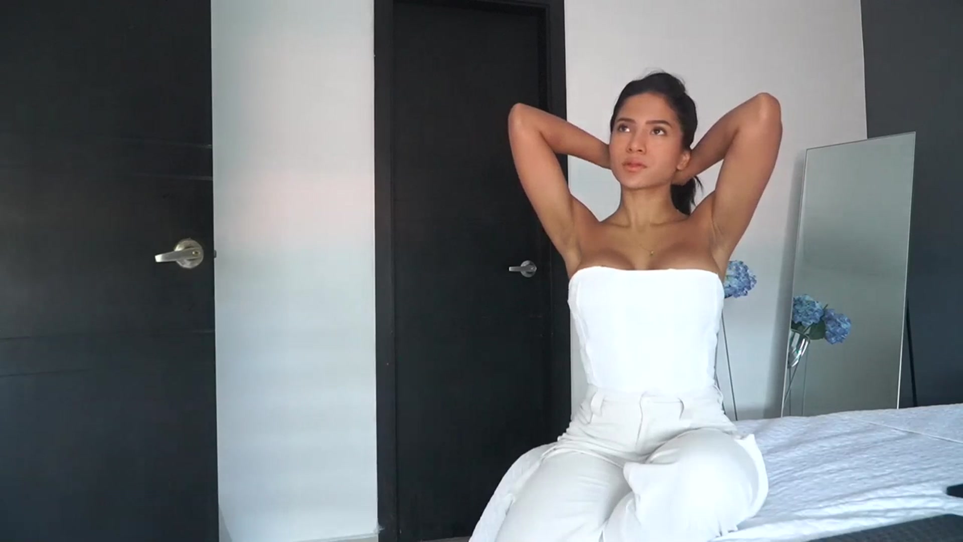 Gallery image thumbnail from Missabyy's myfreecams stream on, 10/06/2023, 16:50 image 6 of 20