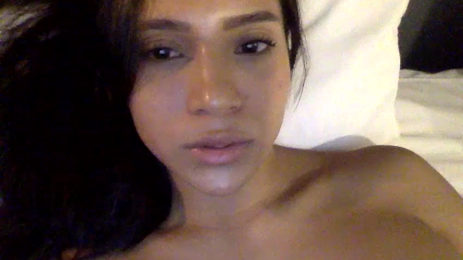 Gallery image thumbnail from Missabyy's myfreecams stream on, 12/17/2023, 23:04 image 16 of 20