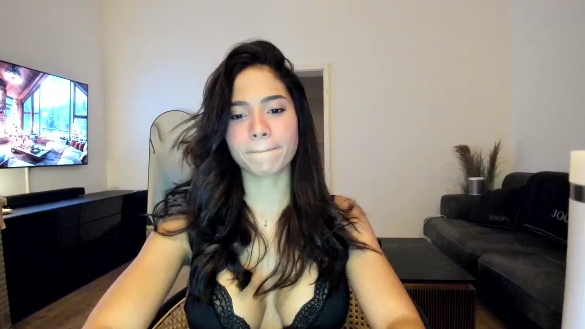 Gallery image thumbnail from Missabyy's myfreecams stream on, 12/06/2024, 15:20 image 16 of 20