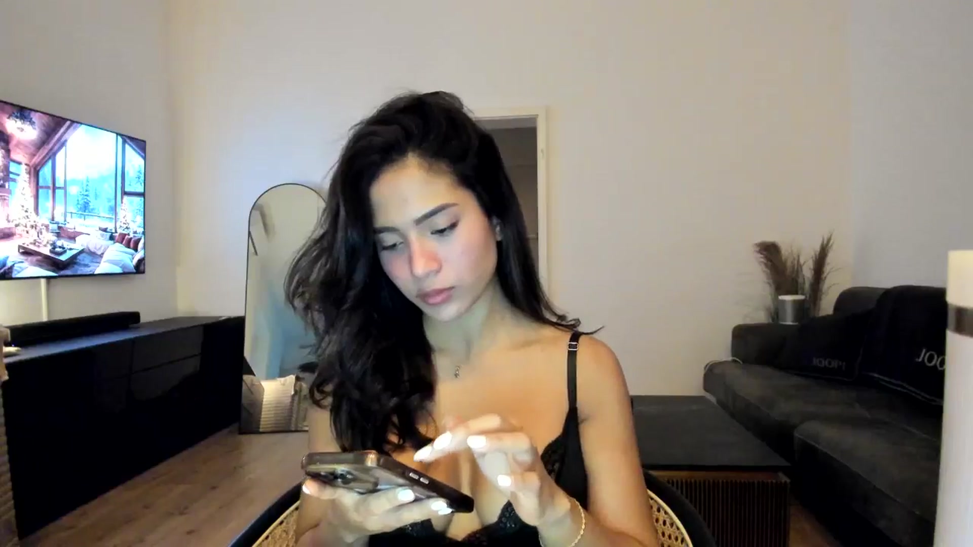 Gallery image thumbnail from Missabyy's myfreecams stream on, 12/06/2024, 15:20 image 12 of 20