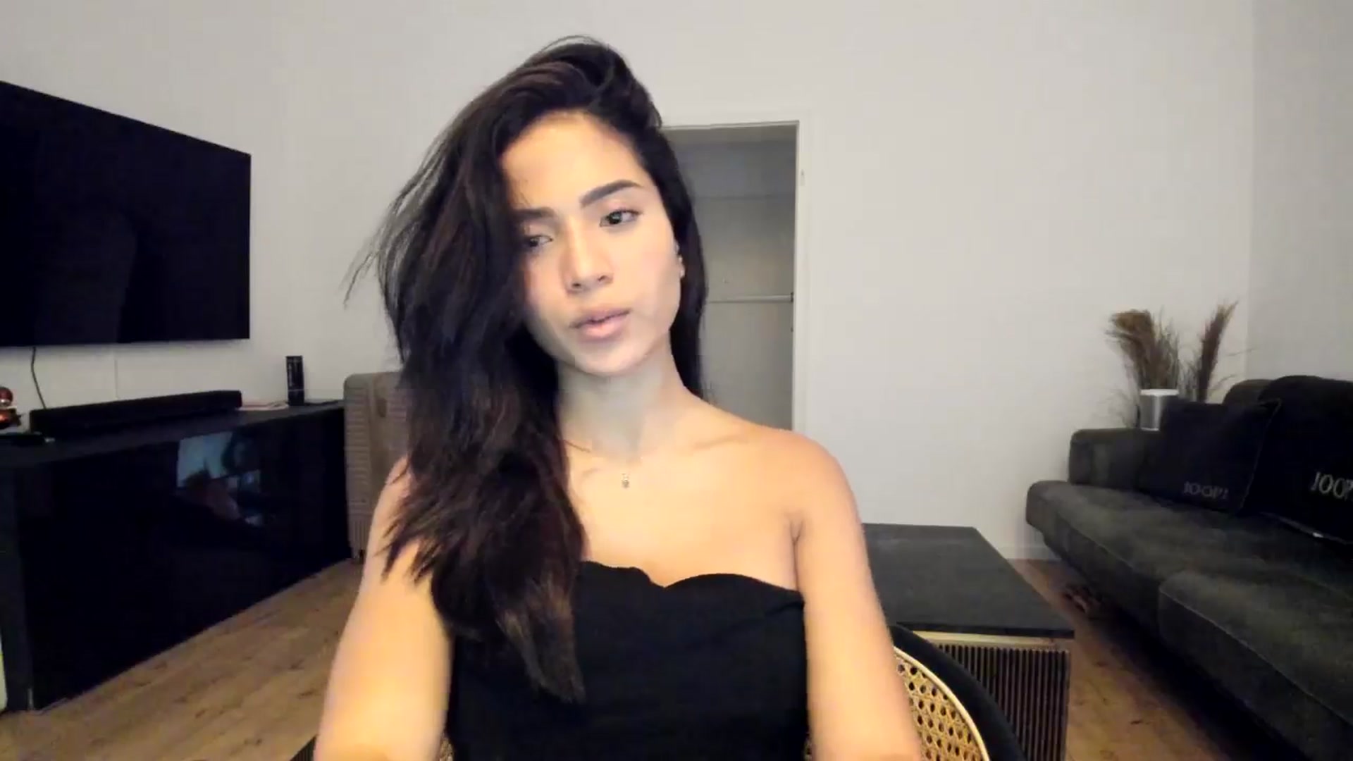 Gallery image thumbnail from Missabyy's myfreecams stream on, 12/10/2024, 14:04 image 17 of 20