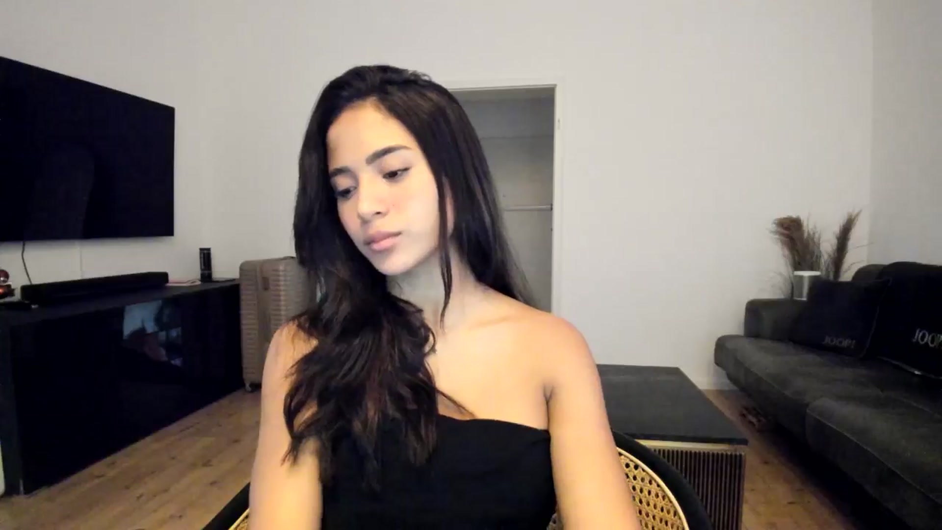 Gallery image thumbnail from Missabyy's myfreecams stream on, 12/10/2024, 14:04 image 11 of 20