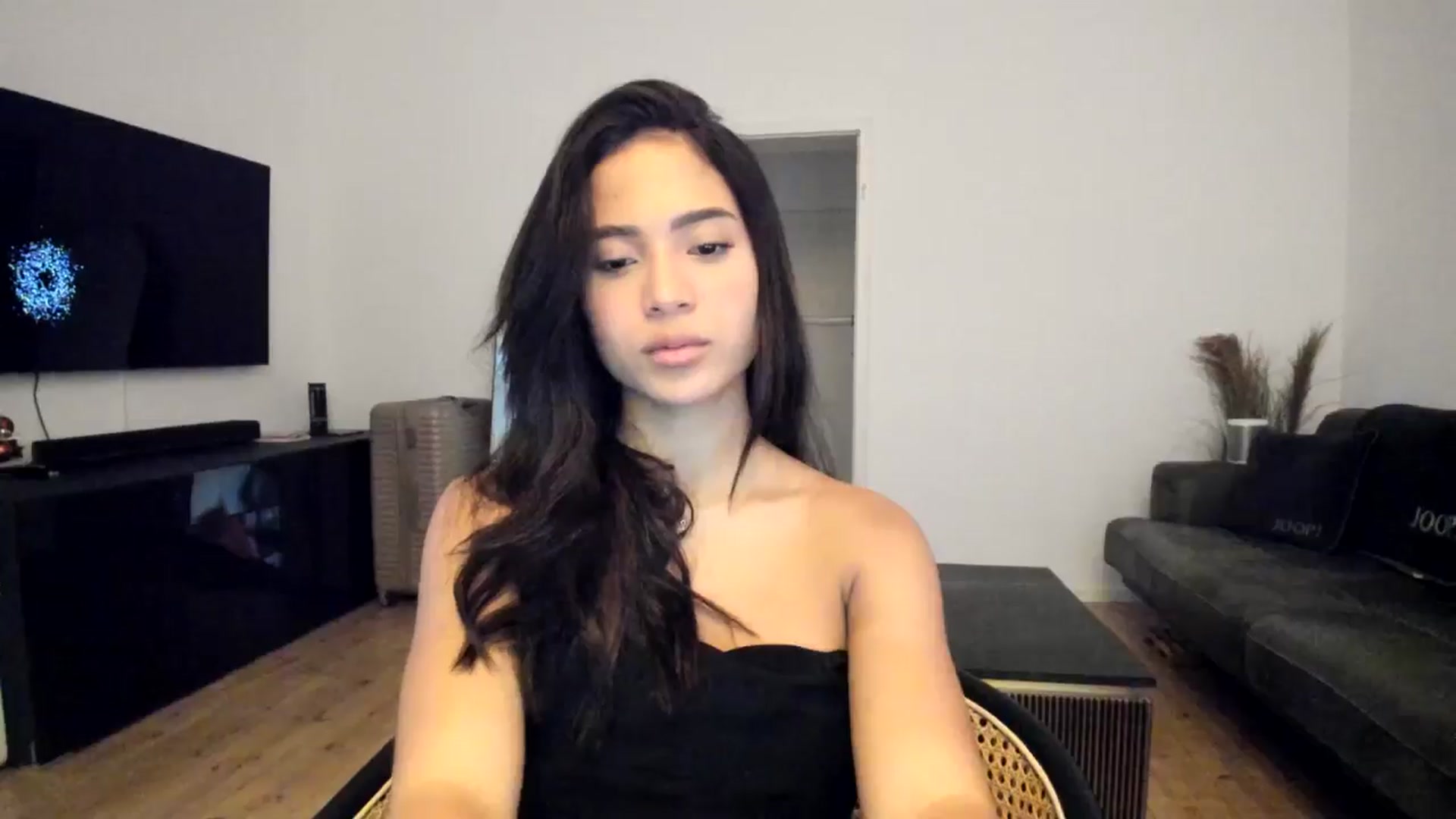 Gallery image thumbnail from Missabyy's myfreecams stream on, 12/10/2024, 14:04 image 10 of 20