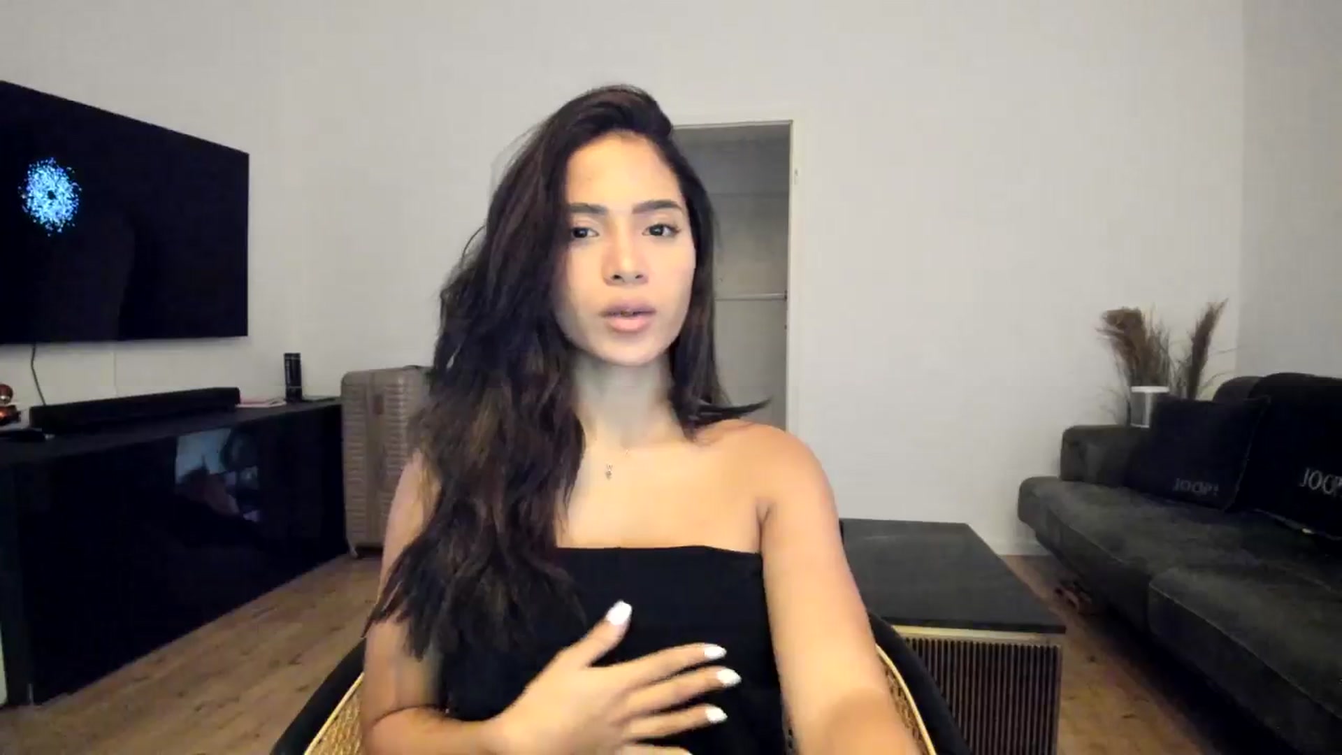 Gallery image thumbnail from Missabyy's myfreecams stream on, 12/10/2024, 14:04 image 19 of 20