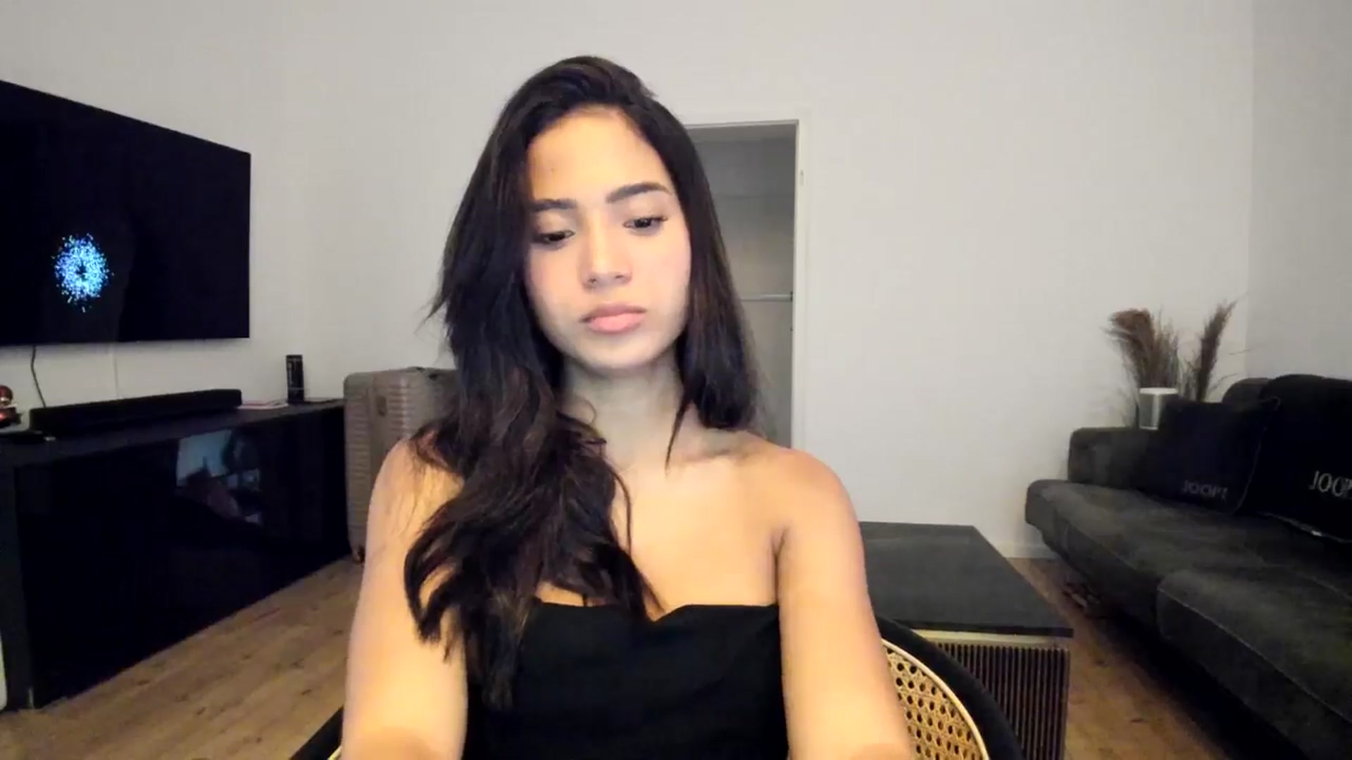 Gallery image thumbnail from Missabyy's myfreecams stream on, 12/10/2024, 14:04 image 13 of 20