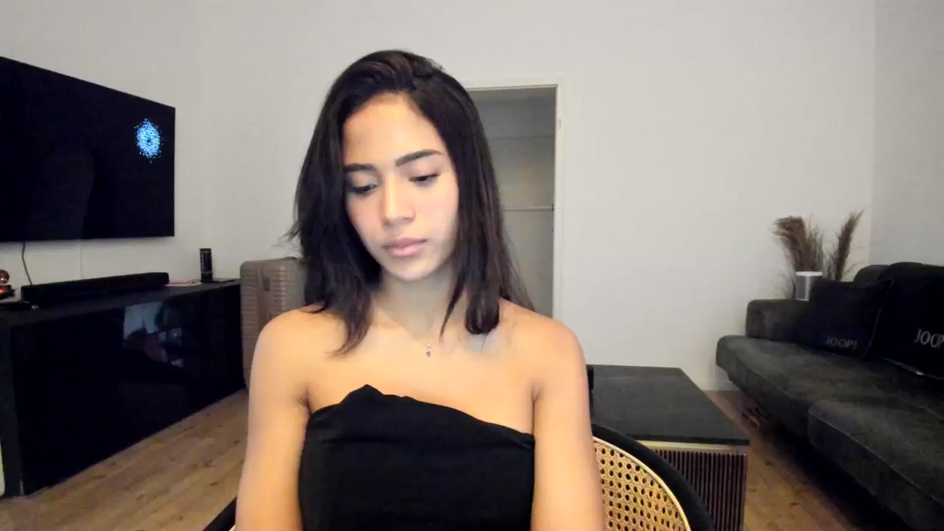 Gallery image thumbnail from Missabyy's myfreecams stream on, 12/10/2024, 14:04 image 16 of 20