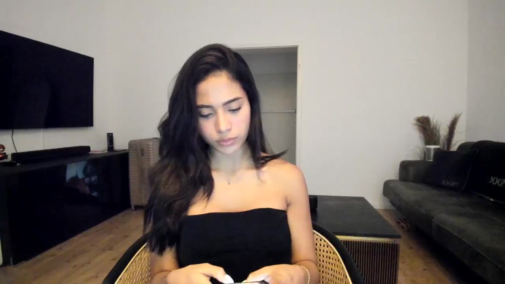 Gallery image thumbnail from Missabyy's myfreecams stream on, 12/10/2024, 14:04 image 20 of 20