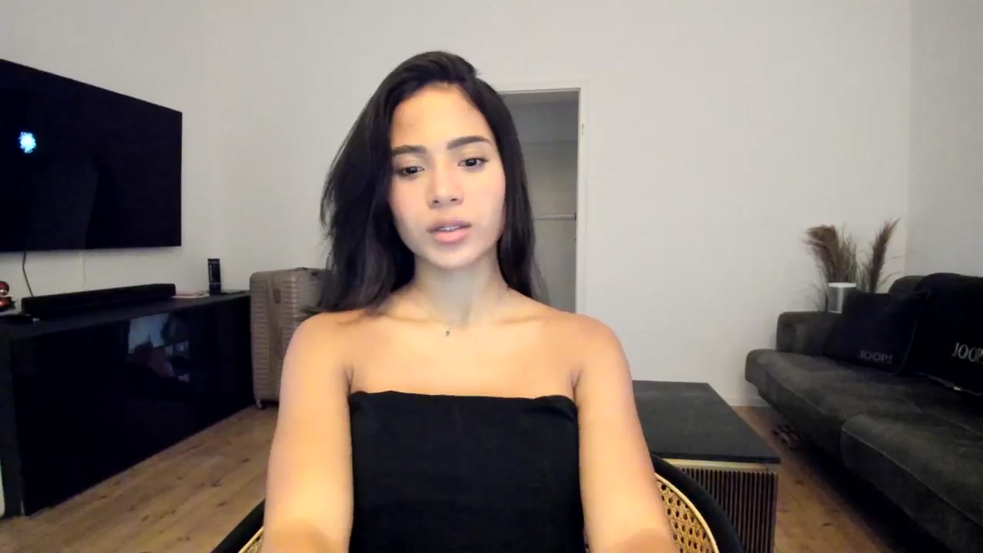 Gallery image thumbnail from Missabyy's myfreecams stream on, 12/10/2024, 14:04 image 6 of 20