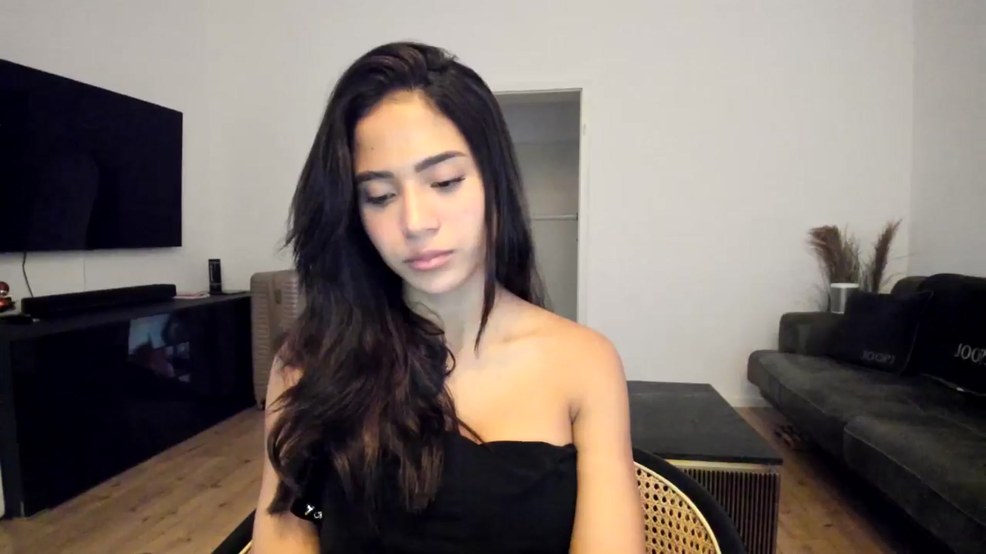 Gallery image thumbnail from Missabyy's myfreecams stream on, 12/10/2024, 14:04 image 8 of 20