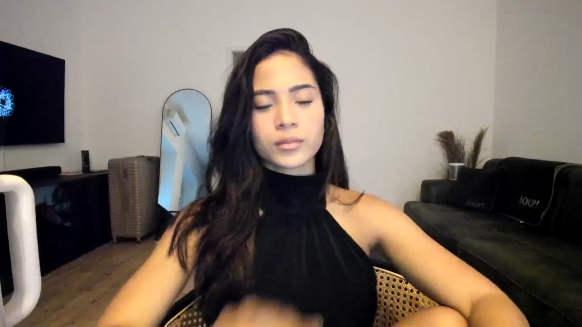 Gallery image thumbnail from Missabyy's myfreecams stream on, 12/10/2024, 14:49 image 16 of 20