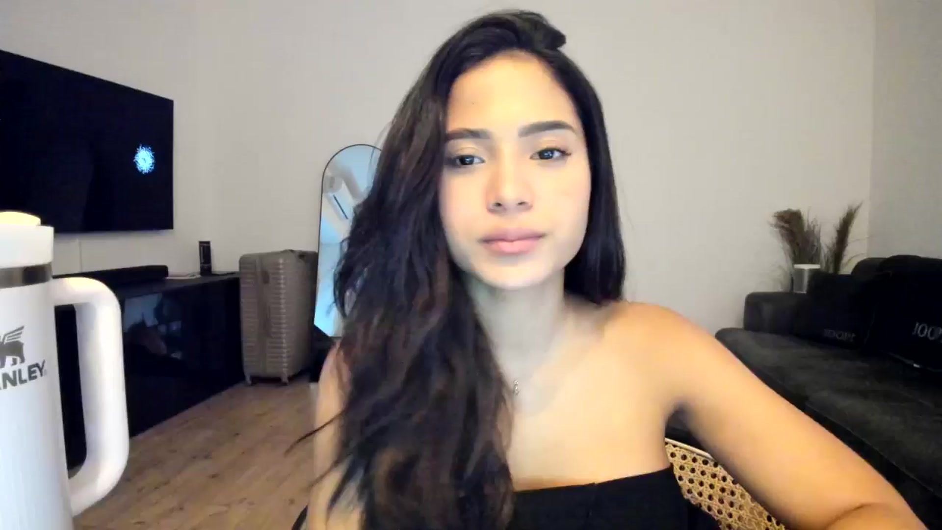 Gallery image thumbnail from Missabyy's myfreecams stream on, 12/10/2024, 14:49 image 2 of 20