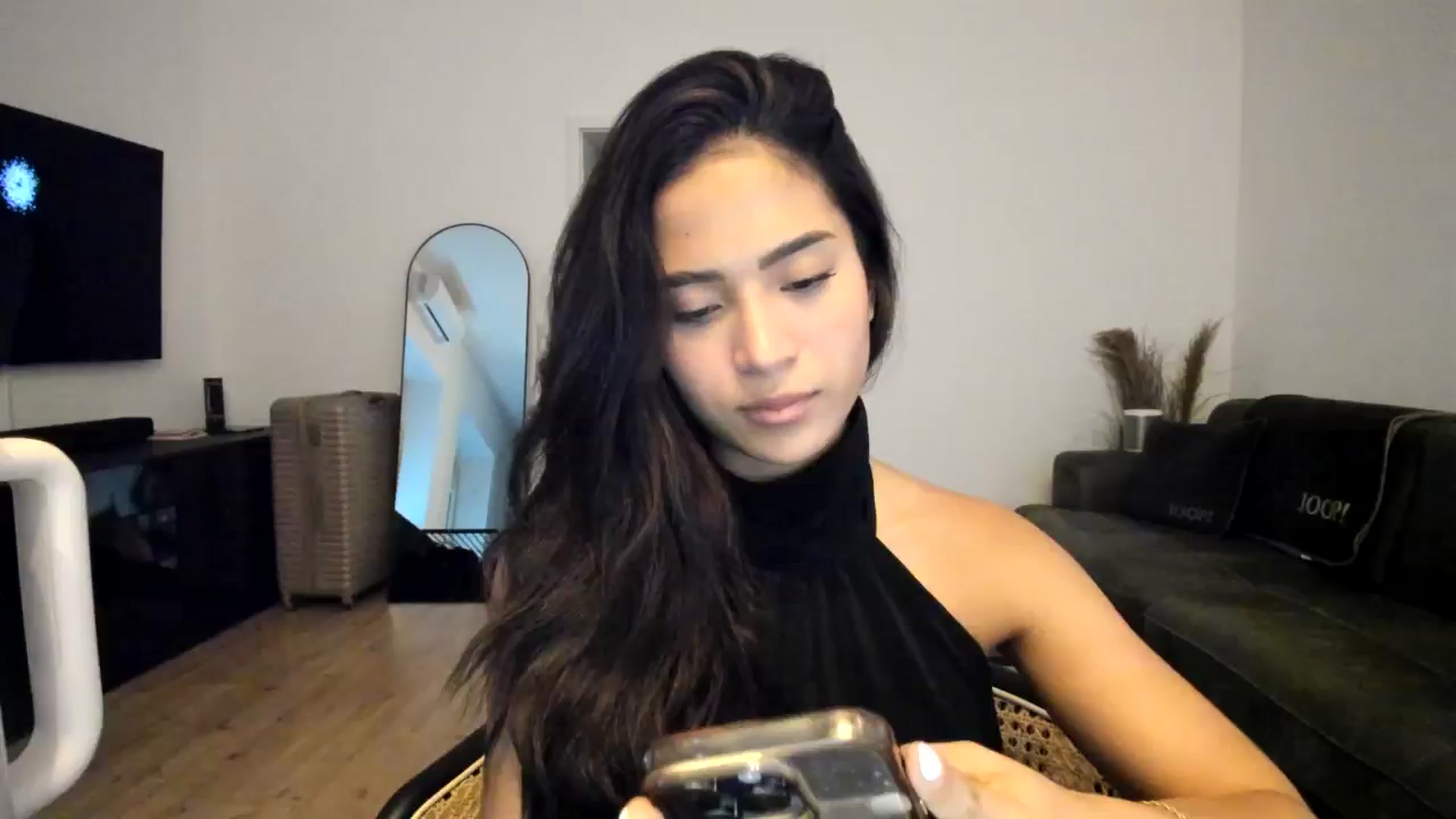 Gallery image thumbnail from Missabyy's myfreecams stream on, 12/10/2024, 14:49 image 4 of 20