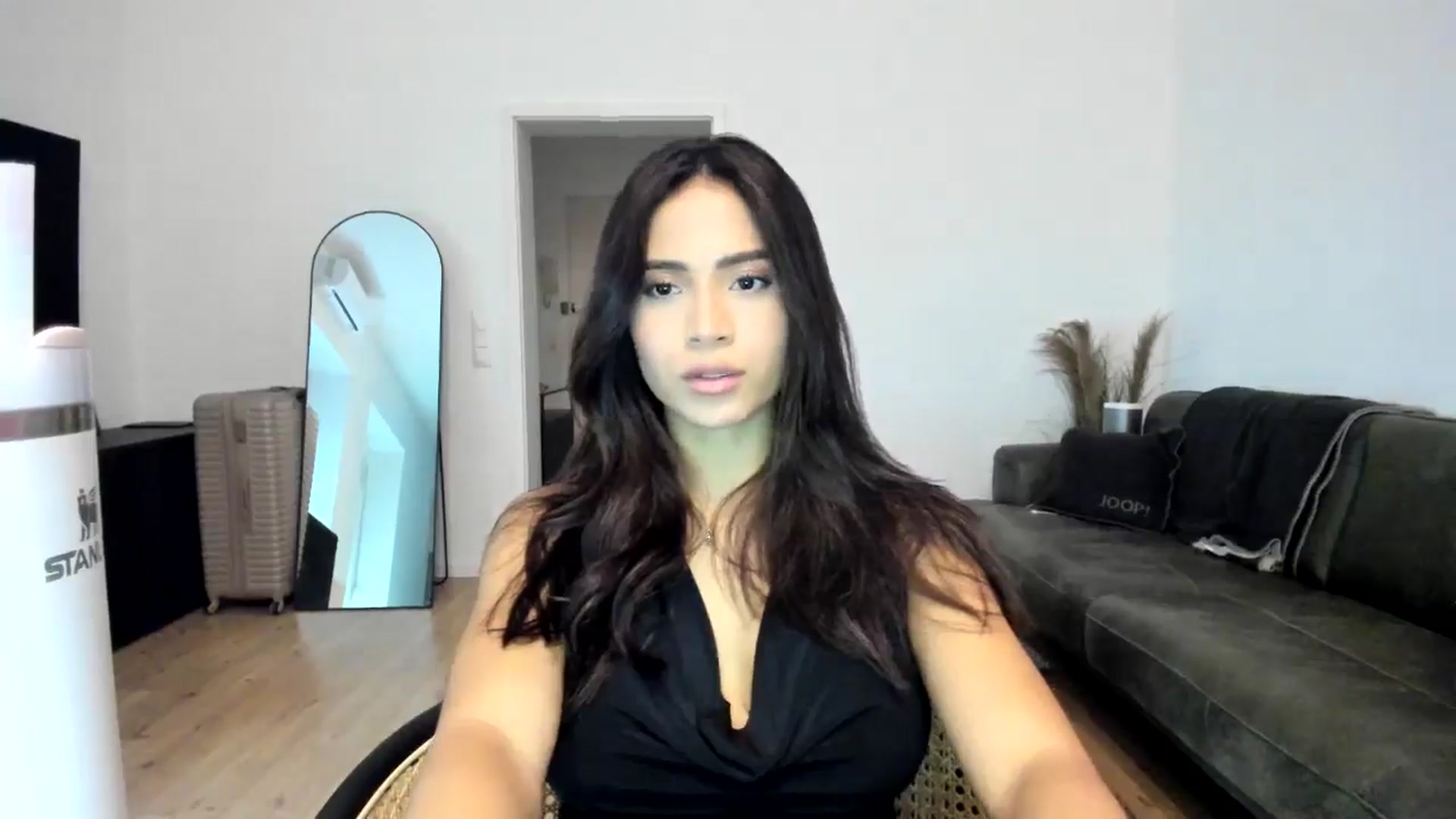 Gallery image thumbnail from Missabyy's myfreecams stream on, 12/19/2024, 13:09 image 10 of 20