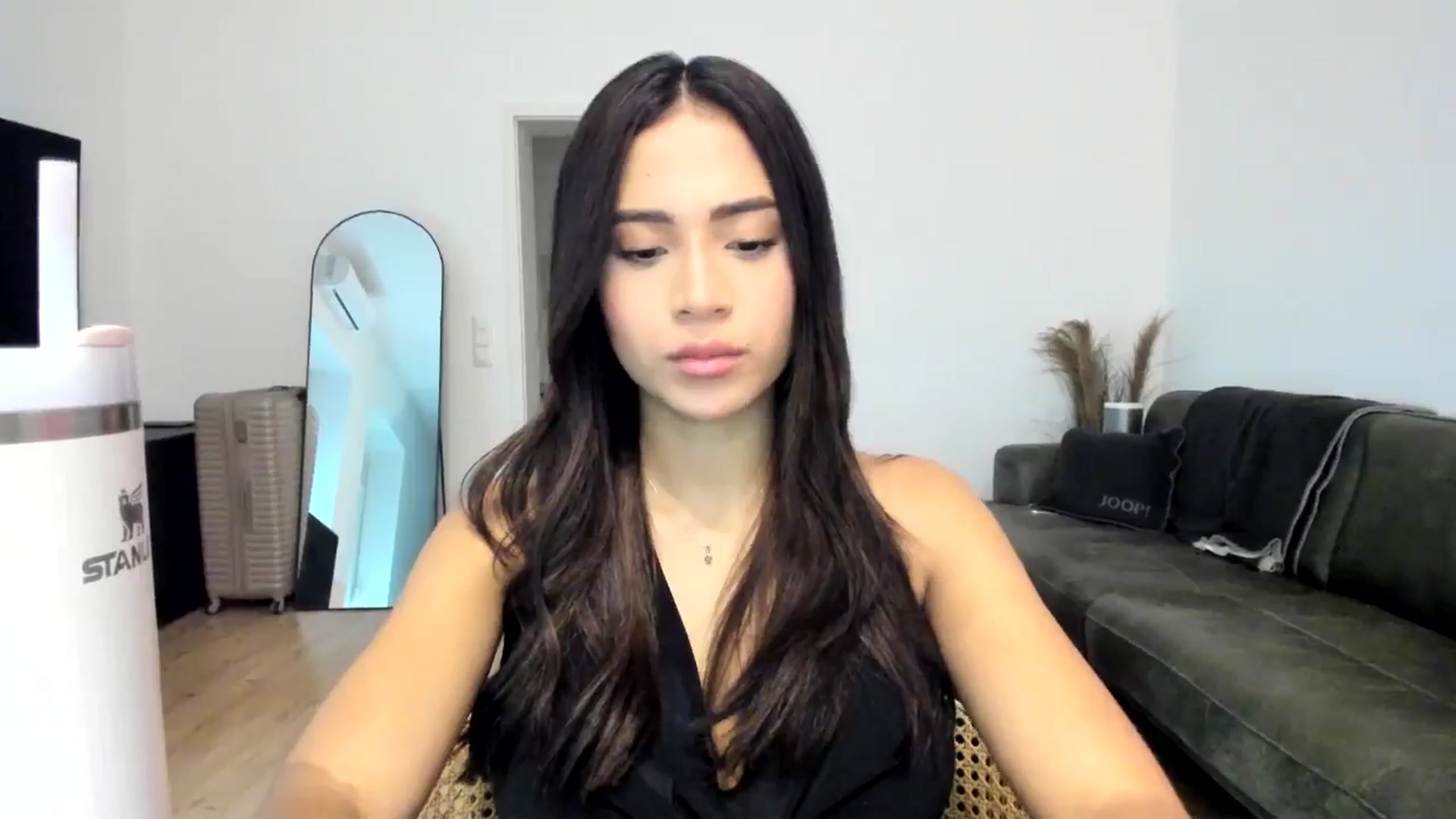 Gallery image thumbnail from Missabyy's myfreecams stream on, 12/19/2024, 13:09 image 5 of 20