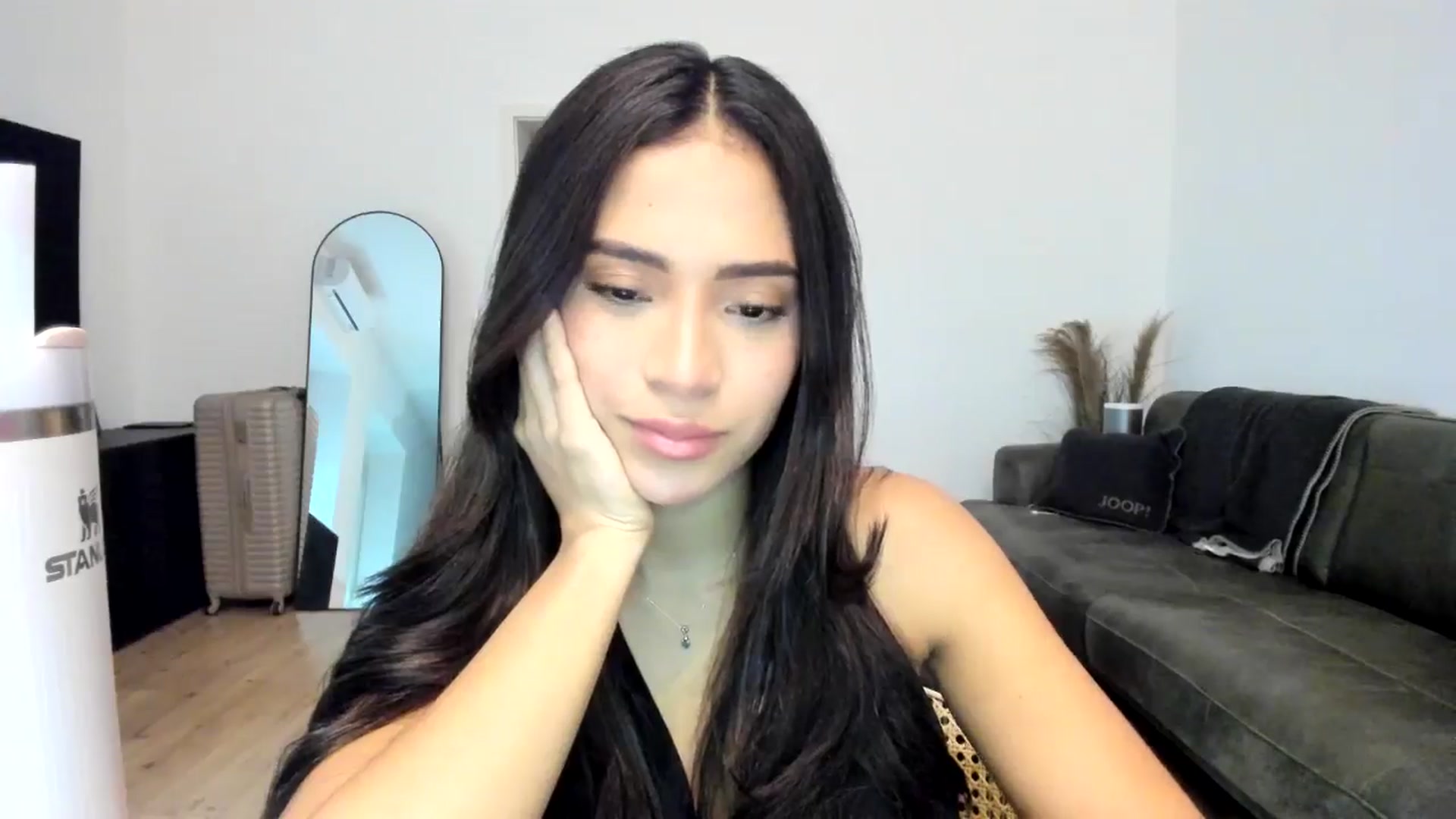 Gallery image thumbnail from Missabyy's myfreecams stream on, 12/19/2024, 13:09 image 6 of 20