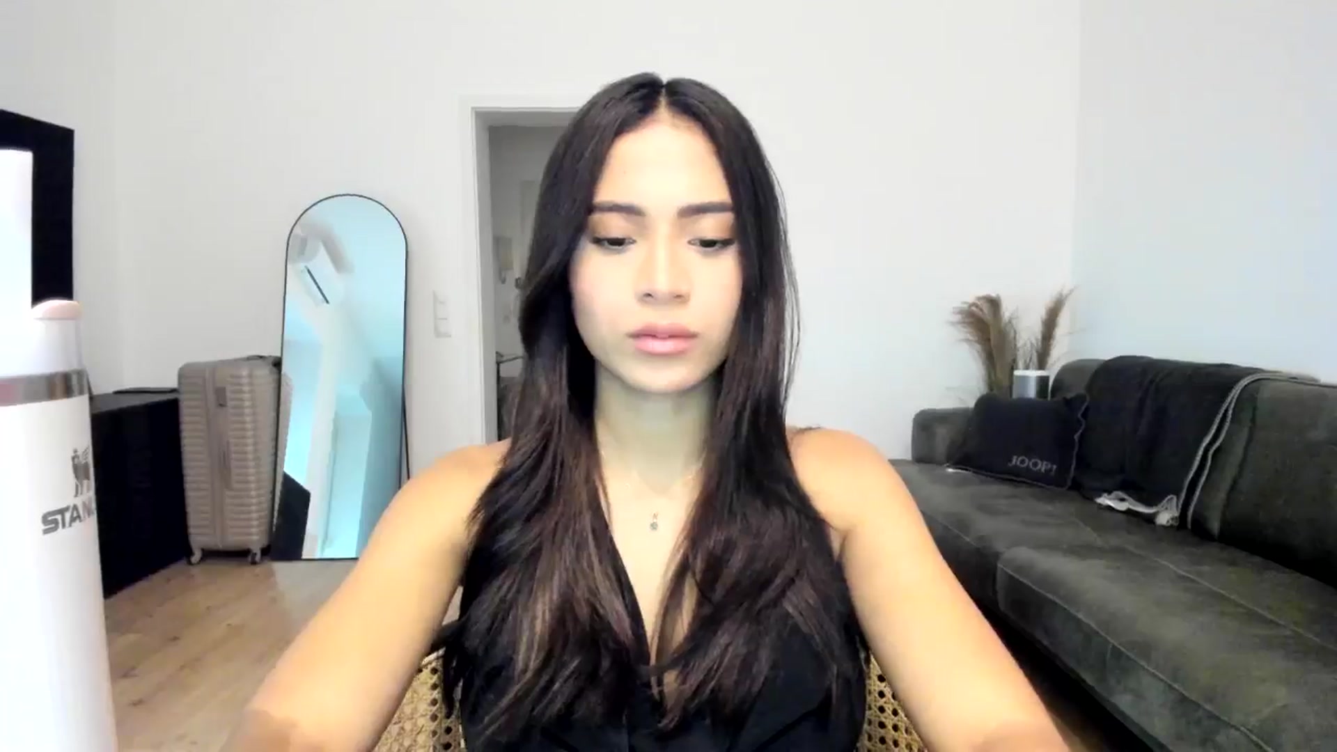 Gallery image thumbnail from Missabyy's myfreecams stream on, 12/19/2024, 13:09 image 7 of 20