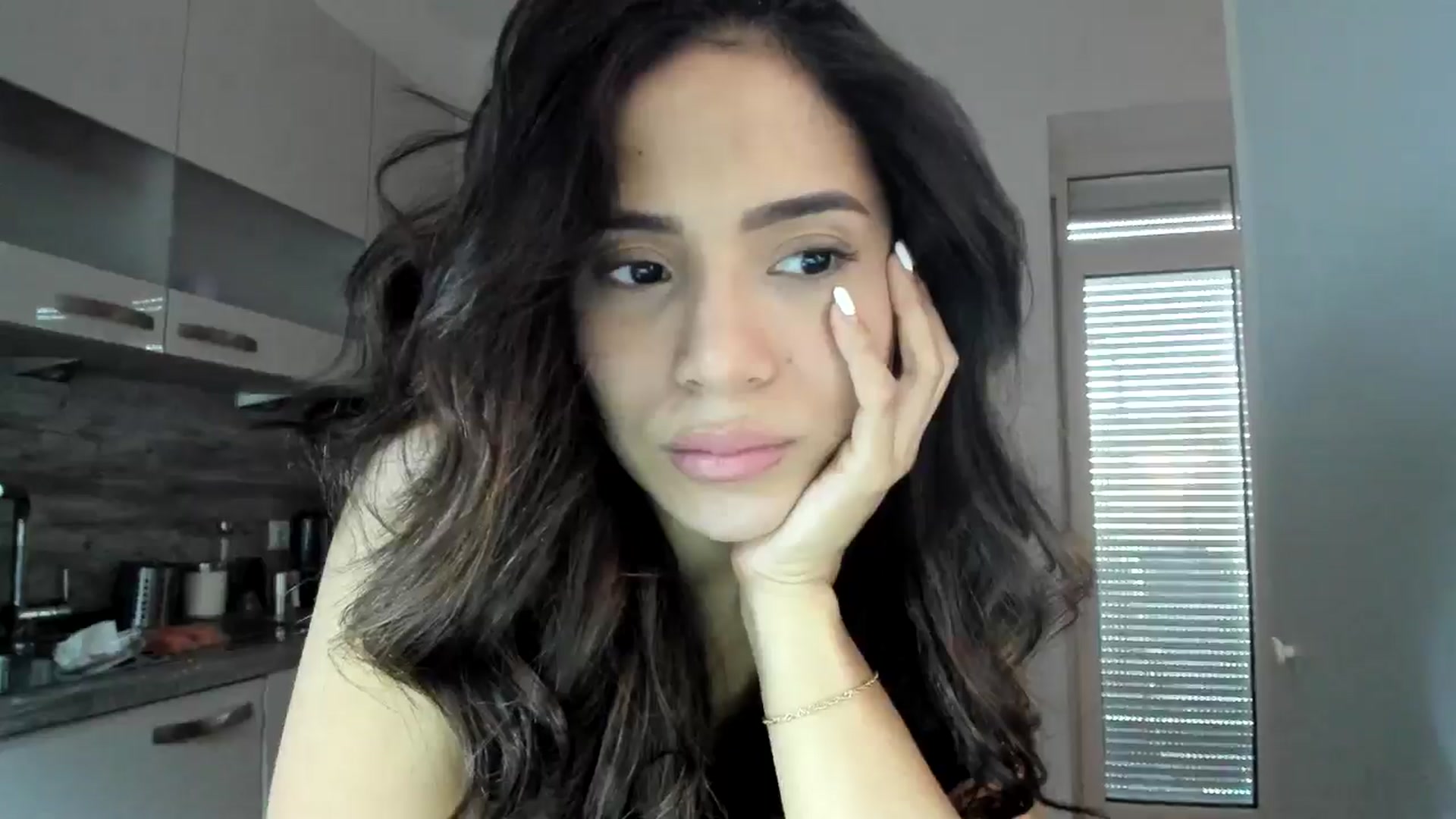 Gallery image thumbnail from Missabyy's myfreecams stream on, 12/27/2024, 14:35 image 11 of 20
