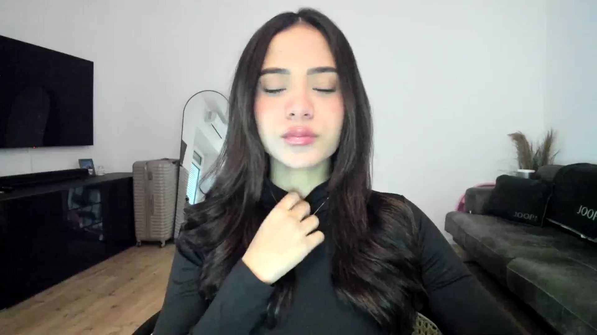 Gallery image thumbnail from Missabyy's myfreecams stream on, 12/28/2024, 12:35 image 3 of 20