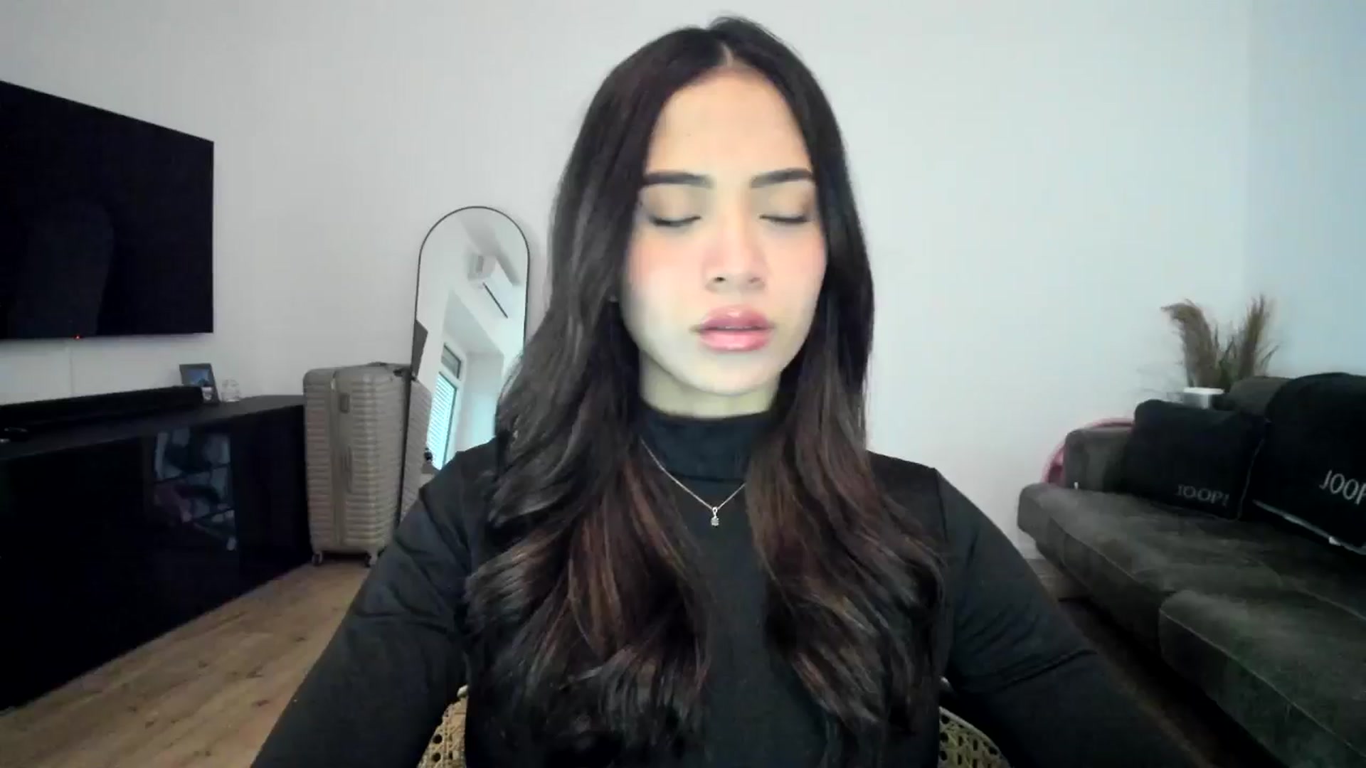 Gallery image thumbnail from Missabyy's myfreecams stream on, 12/28/2024, 12:35 image 6 of 20