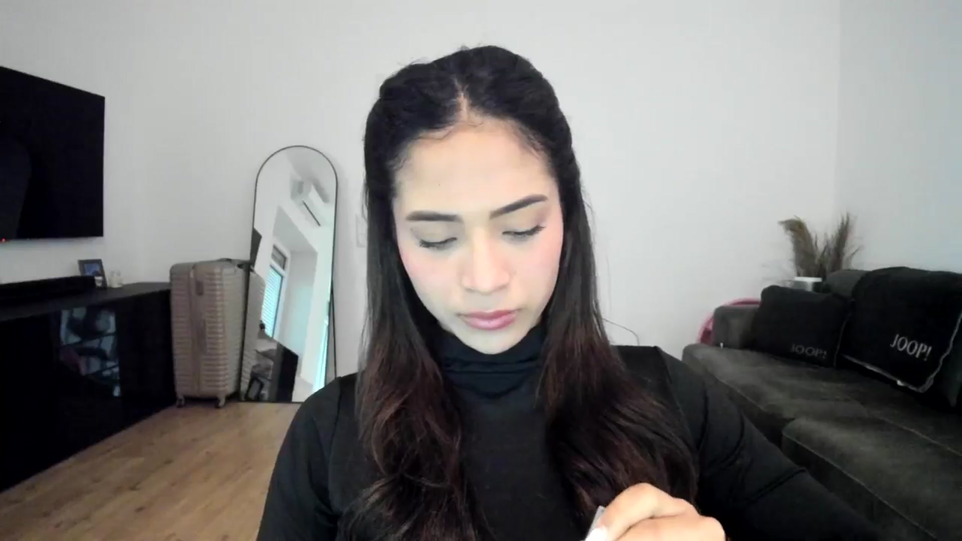 Gallery image thumbnail from Missabyy's myfreecams stream on, 12/28/2024, 13:13 image 17 of 20