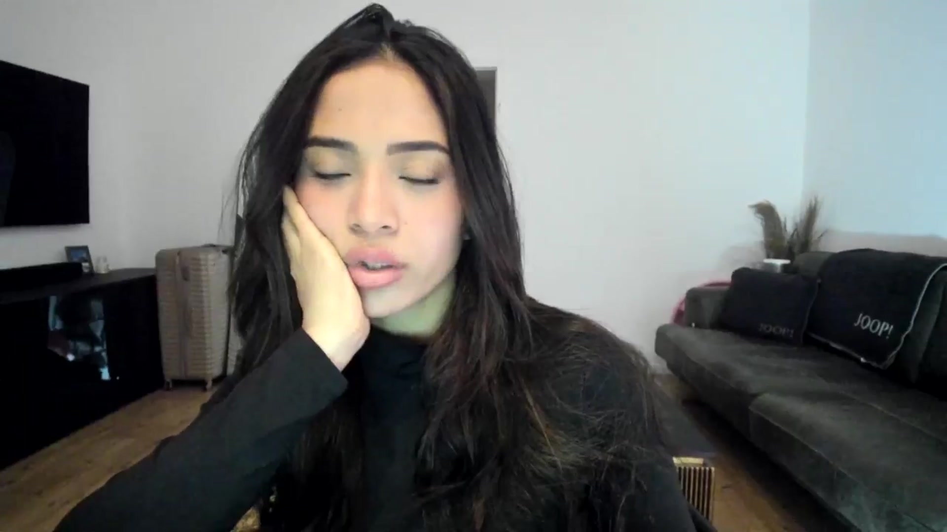 Gallery image thumbnail from Missabyy's myfreecams stream on, 12/28/2024, 14:50 image 4 of 20