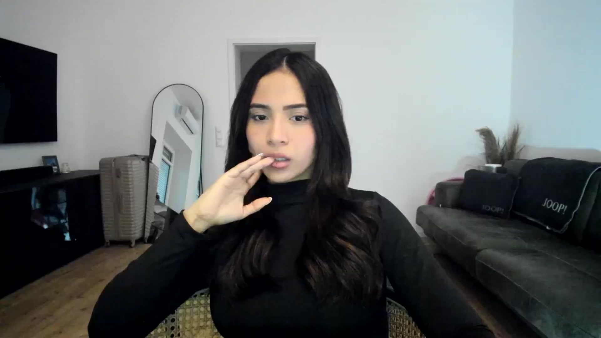 Gallery image thumbnail from Missabyy's myfreecams stream on, 12/28/2024, 14:50 image 12 of 20