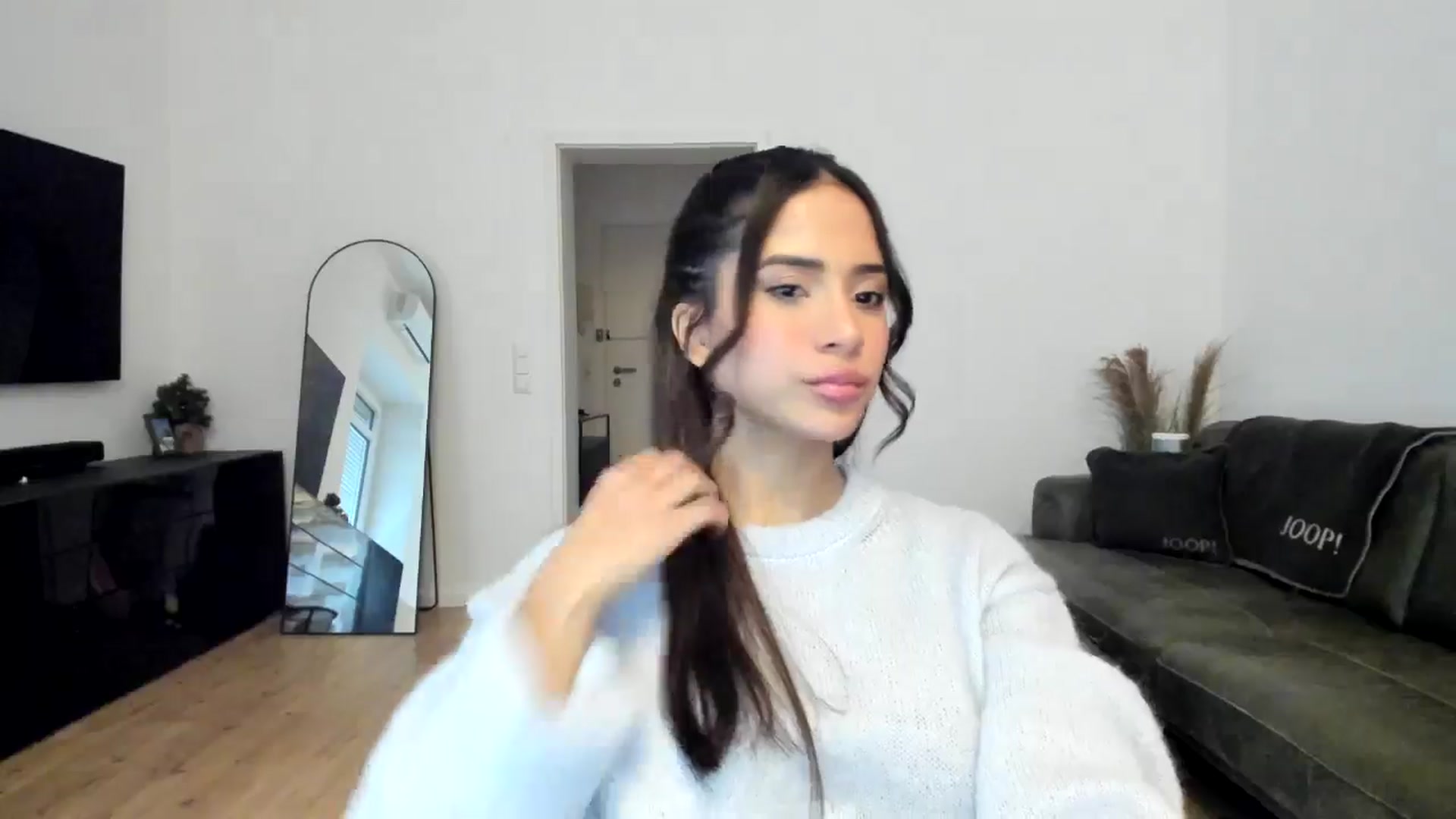 Gallery image thumbnail from Missabyy's myfreecams stream on, 01/10/2025, 12:45 image 12 of 20